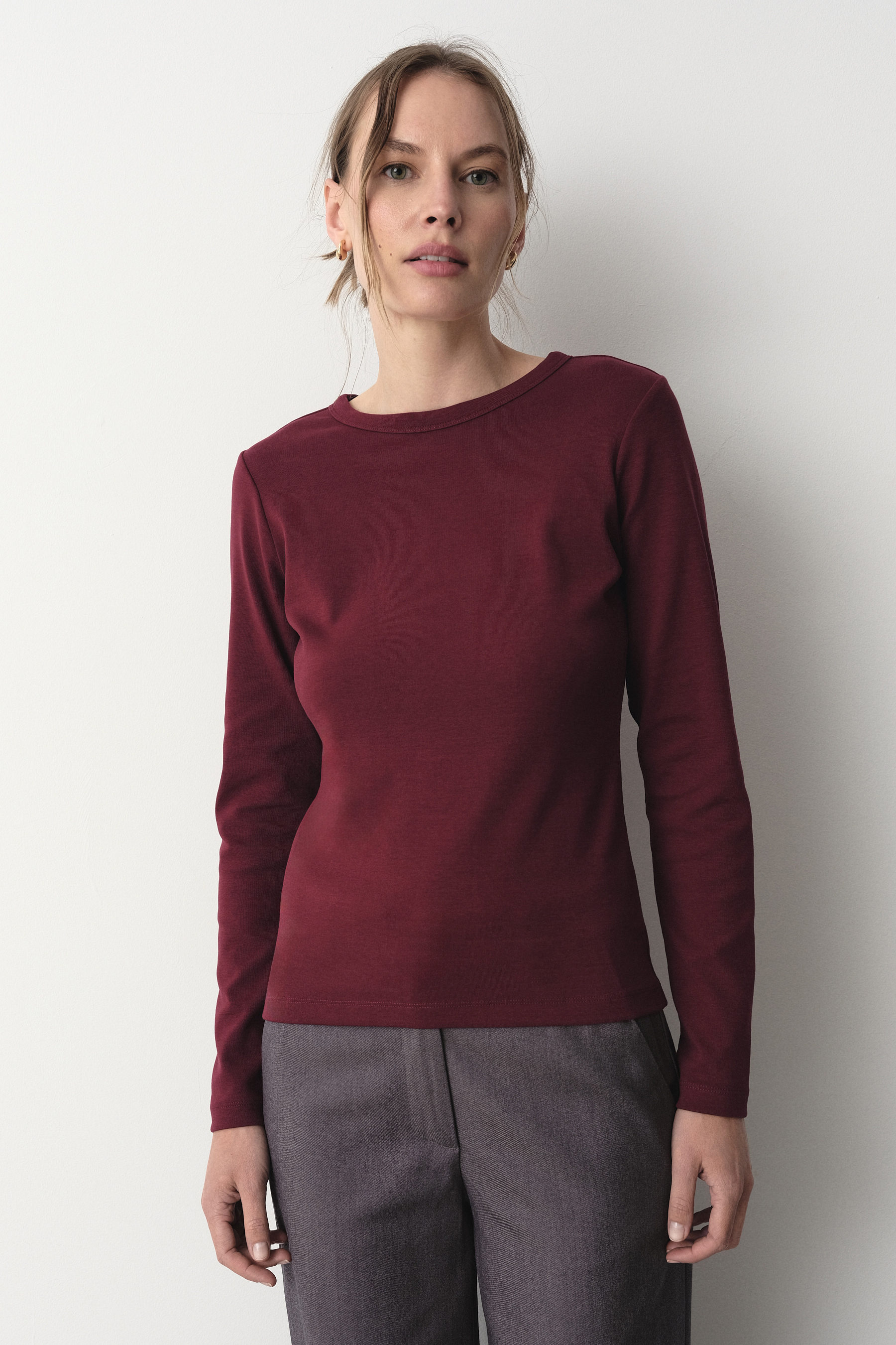 Bordowy longsleeve w stylu basic