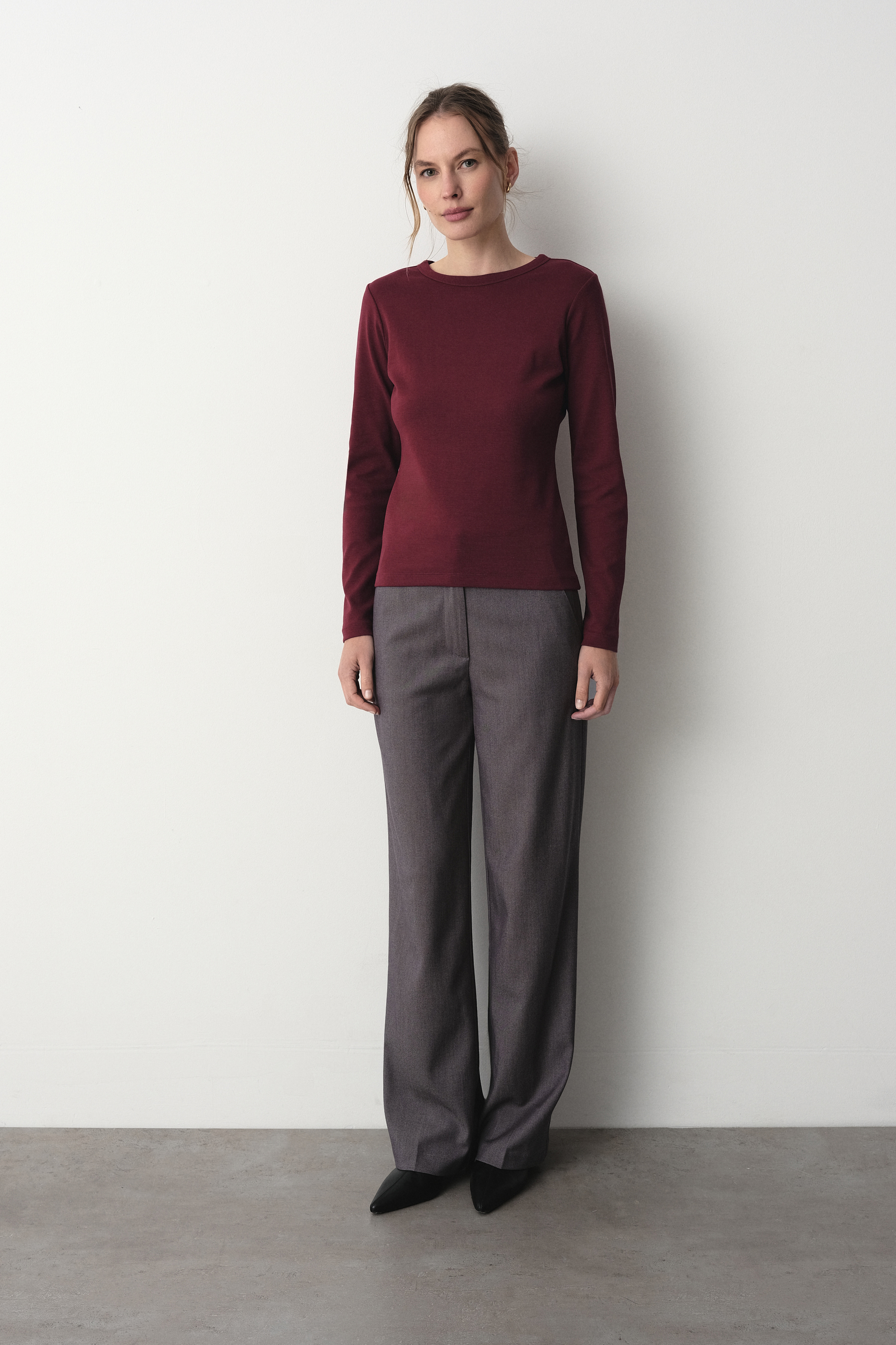 Bordowy longsleeve w stylu basic