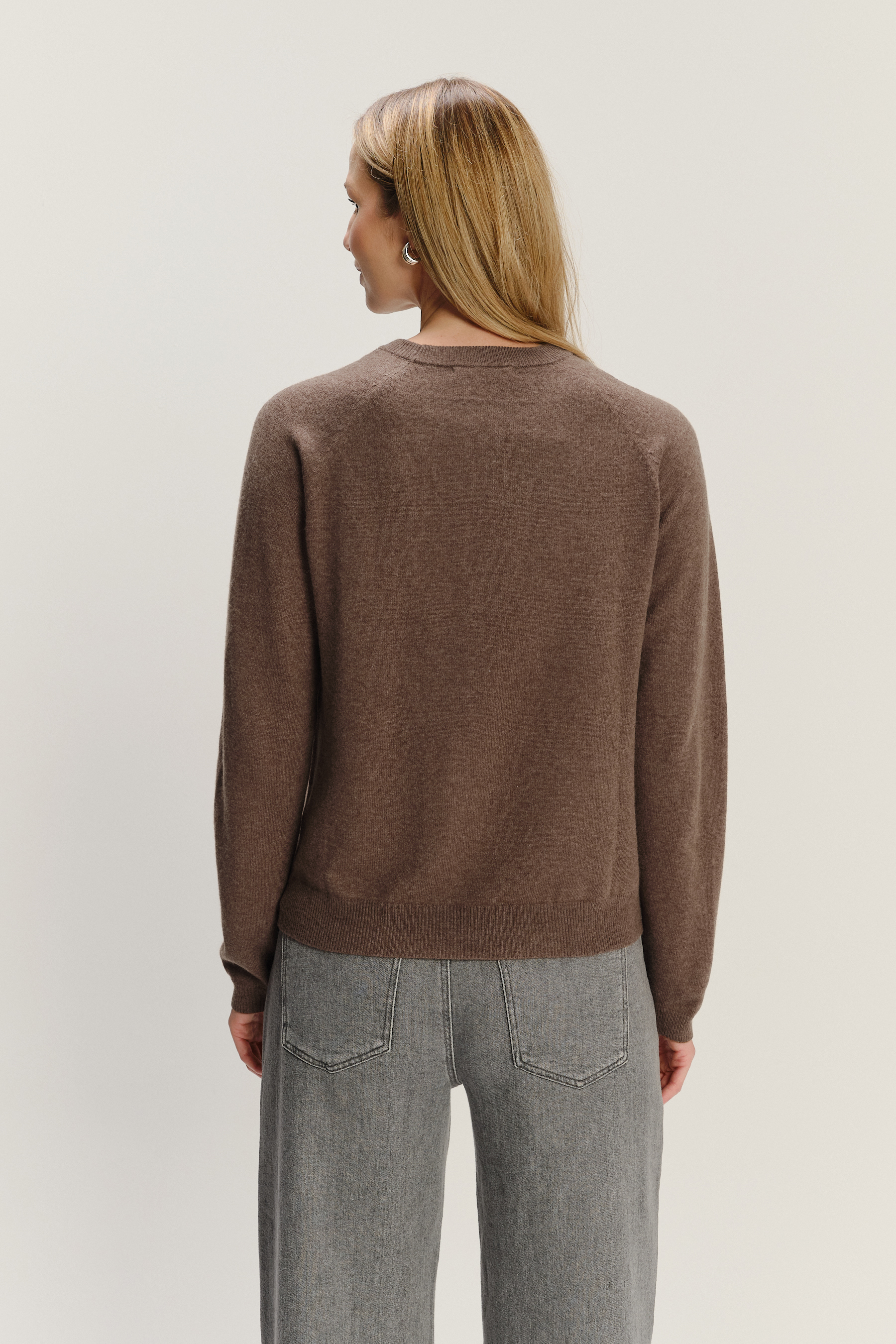 Brązowy sweter z wełną 