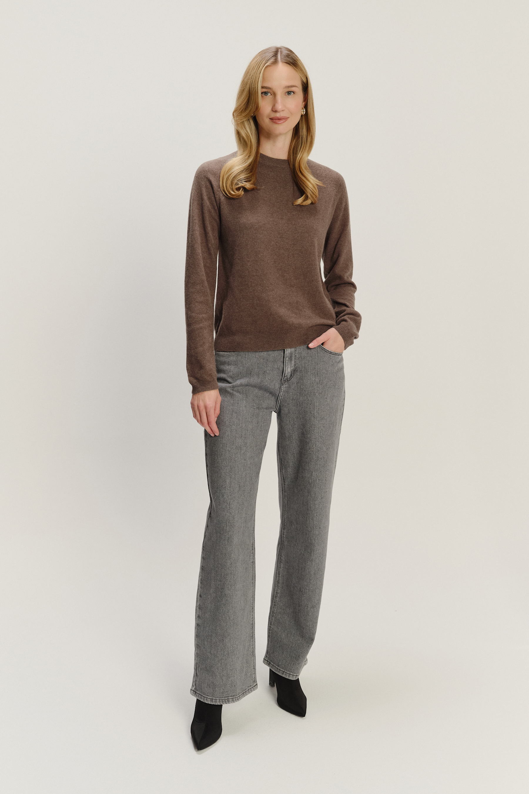 Brązowy sweter z wełną 