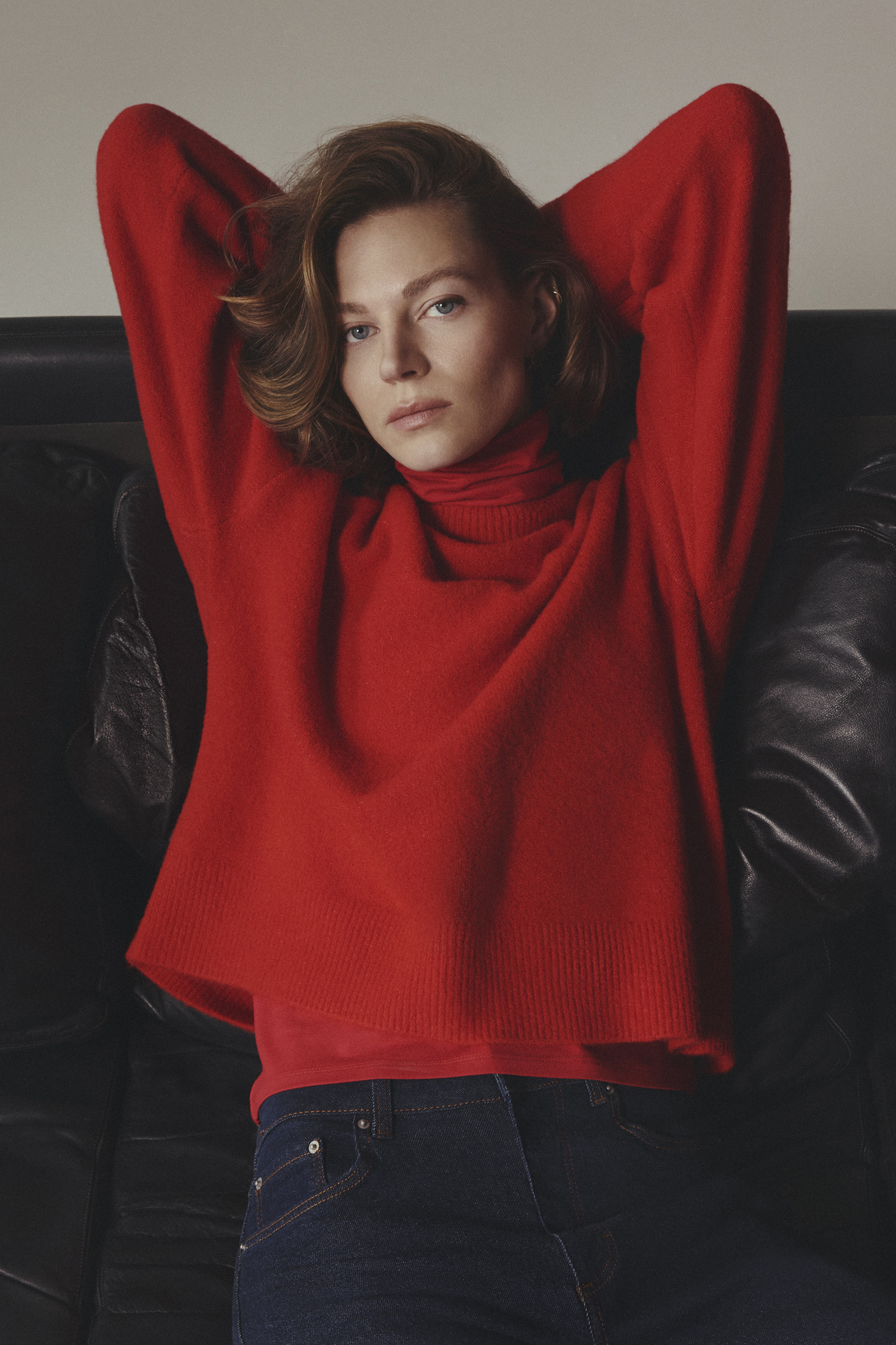 Efektowny czerwony sweter
