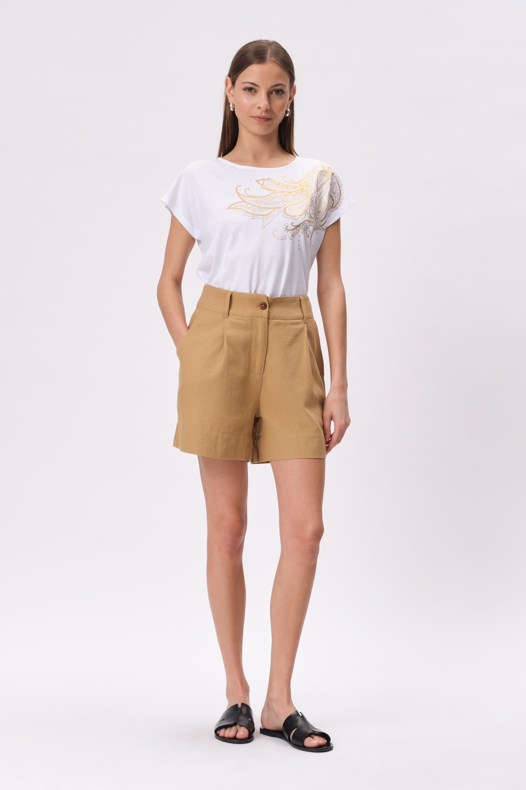 Biały top z efektownym nadrukiem