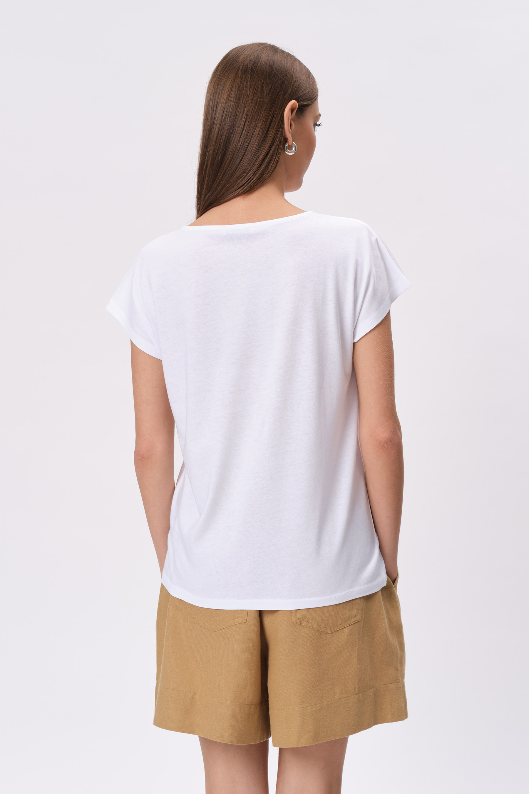 Biały top z efektownym nadrukiem