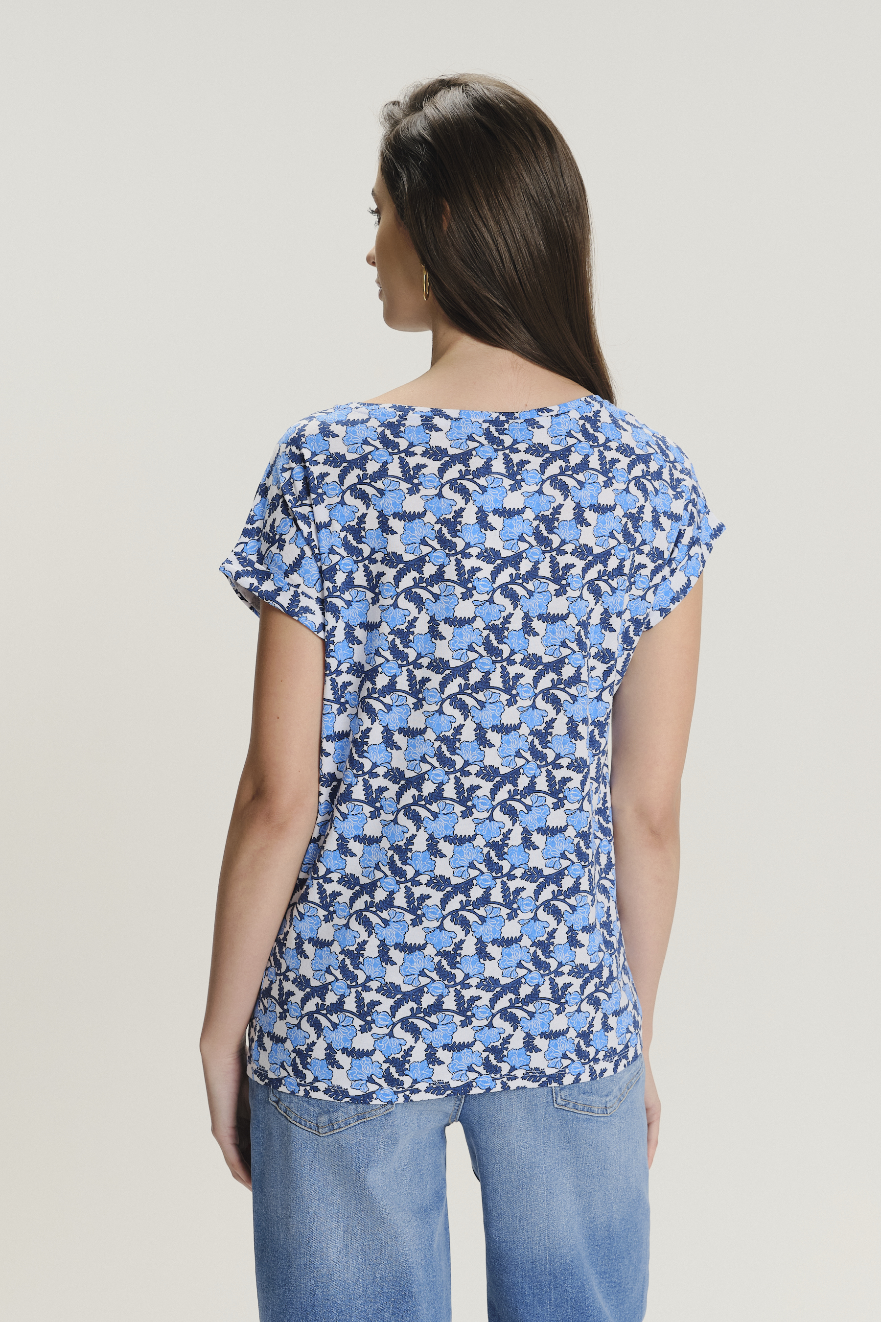 Niebieski top z kwiatowym wzorem