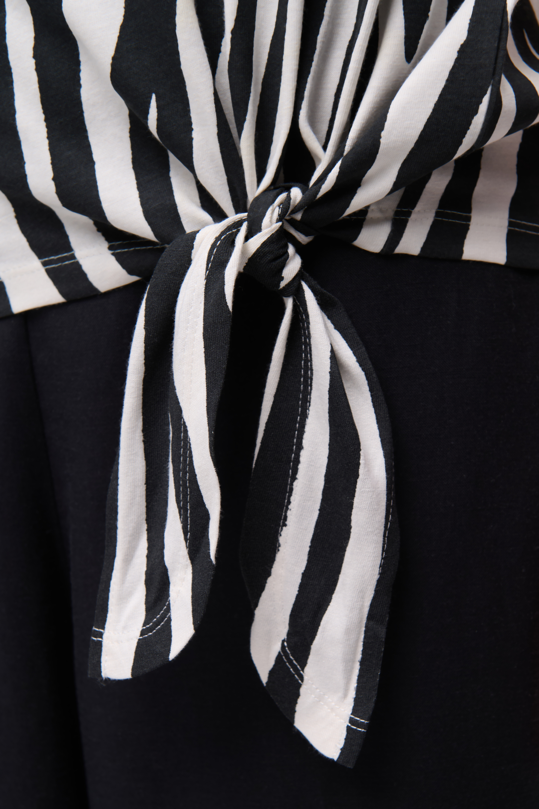 Luźny top z nadrukiem w zebrę