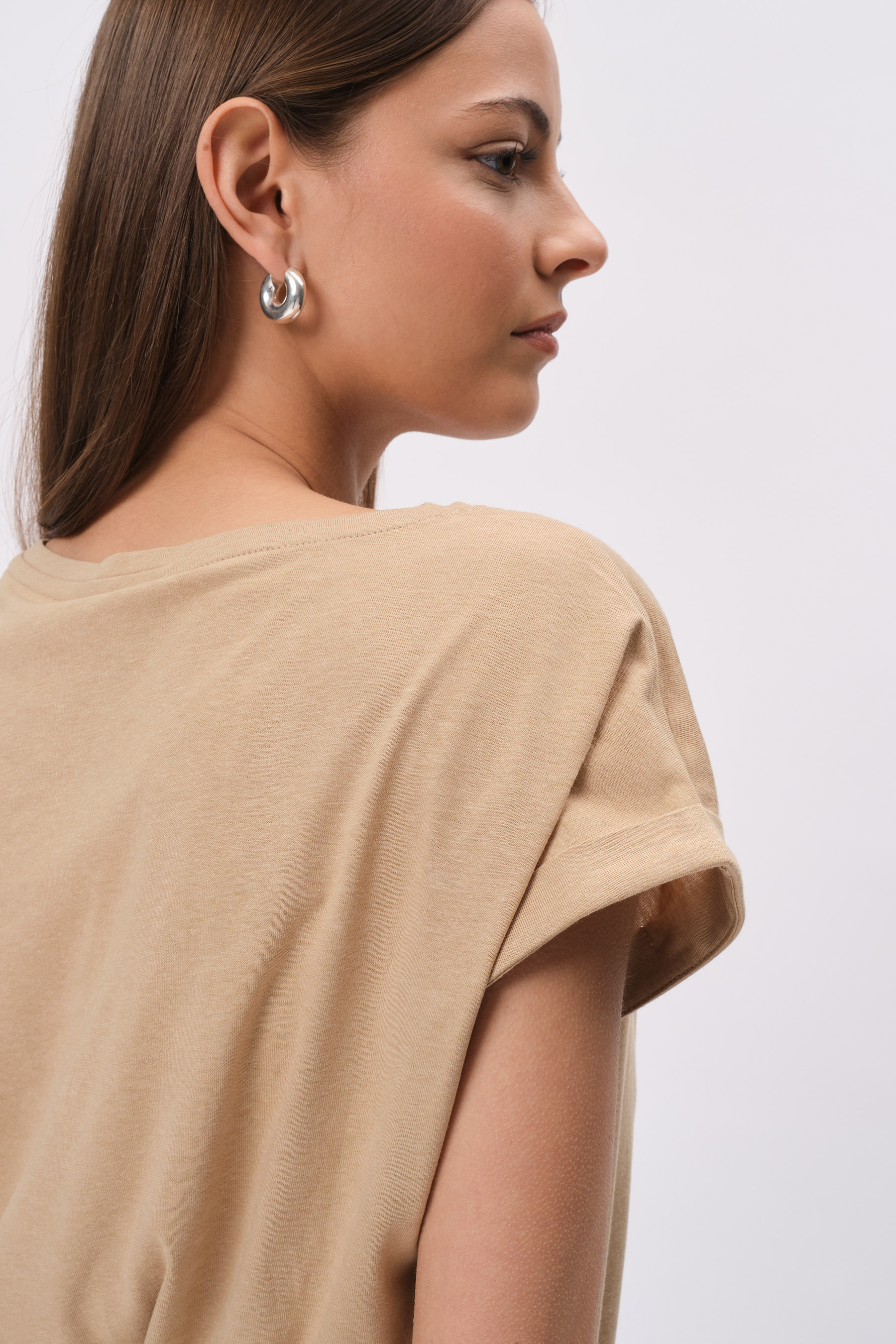 Jasnobeżowy top z grafiką animal