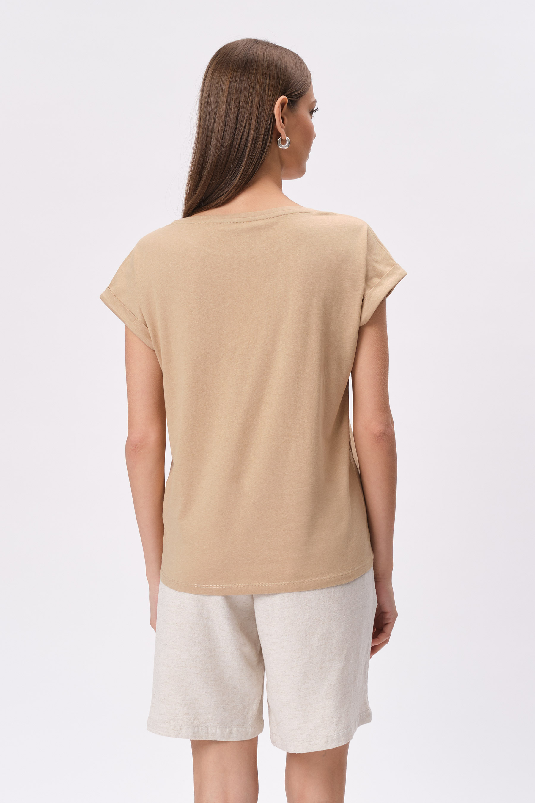 Jasnobeżowy top z grafiką animal