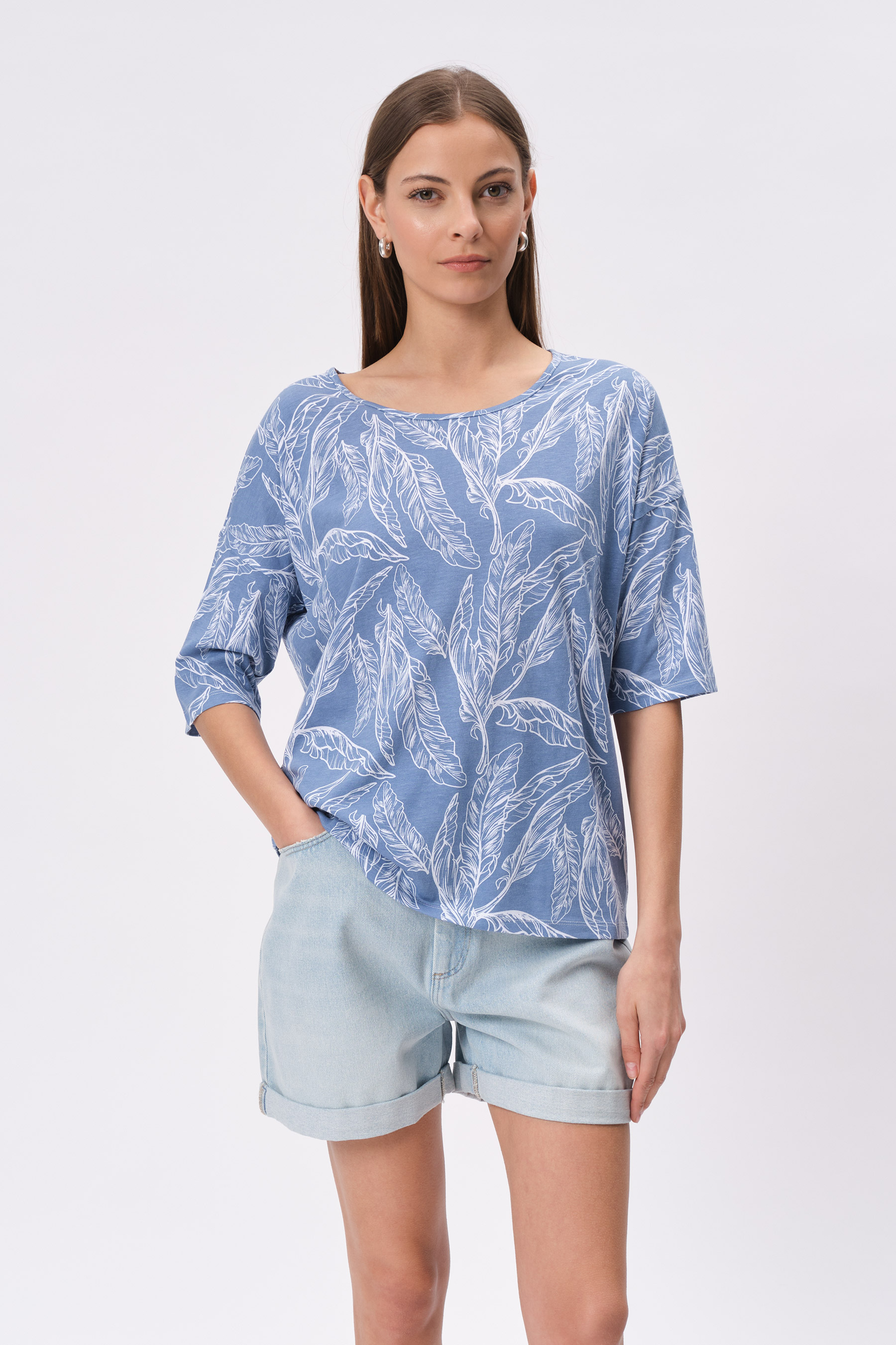 Luźny top z nadrukiem tropic