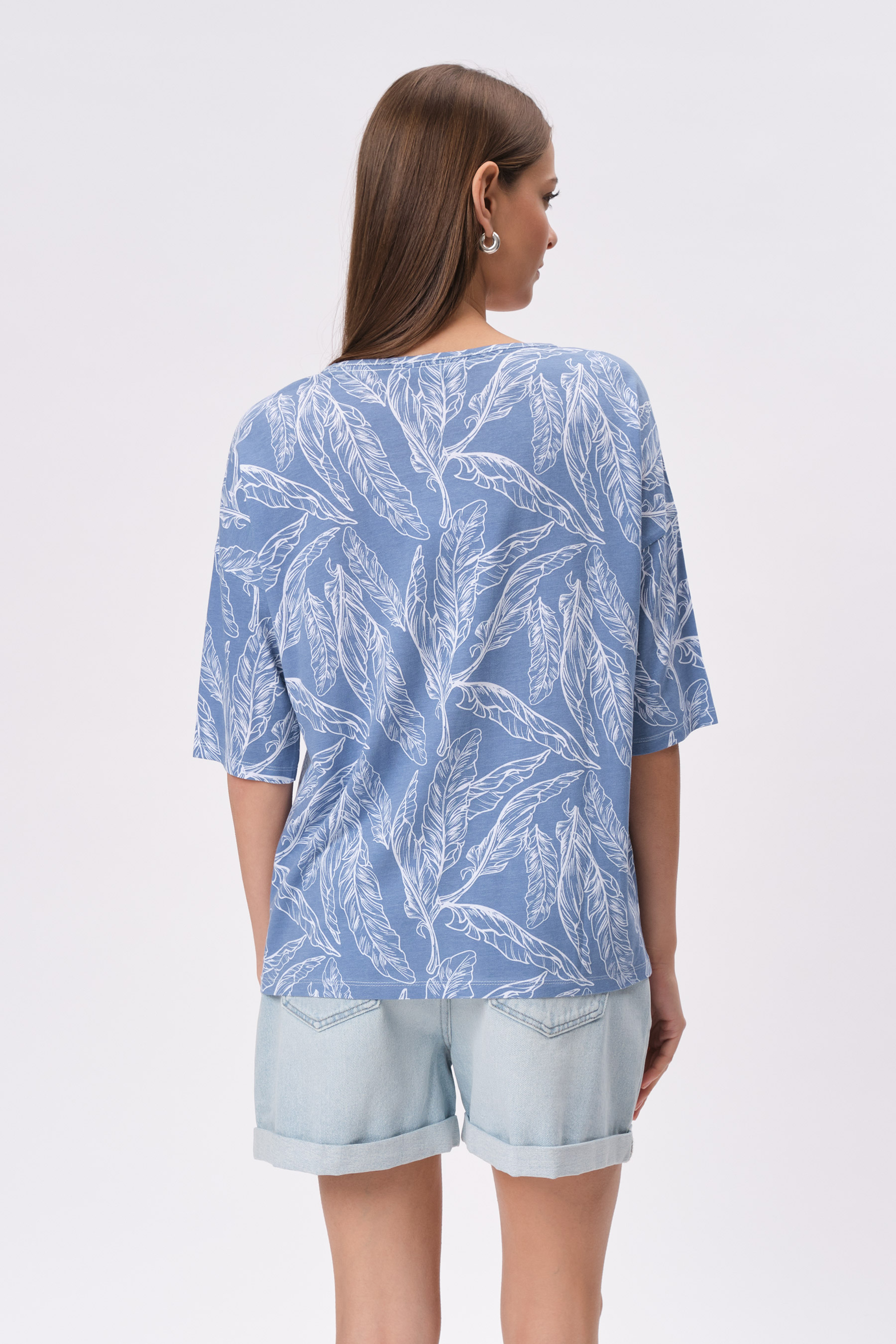 Luźny top z nadrukiem tropic