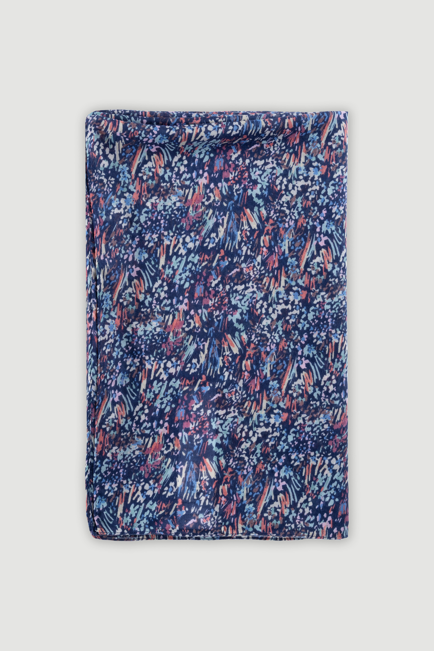 Granatowa apaszka z nadrukiem typu łączka