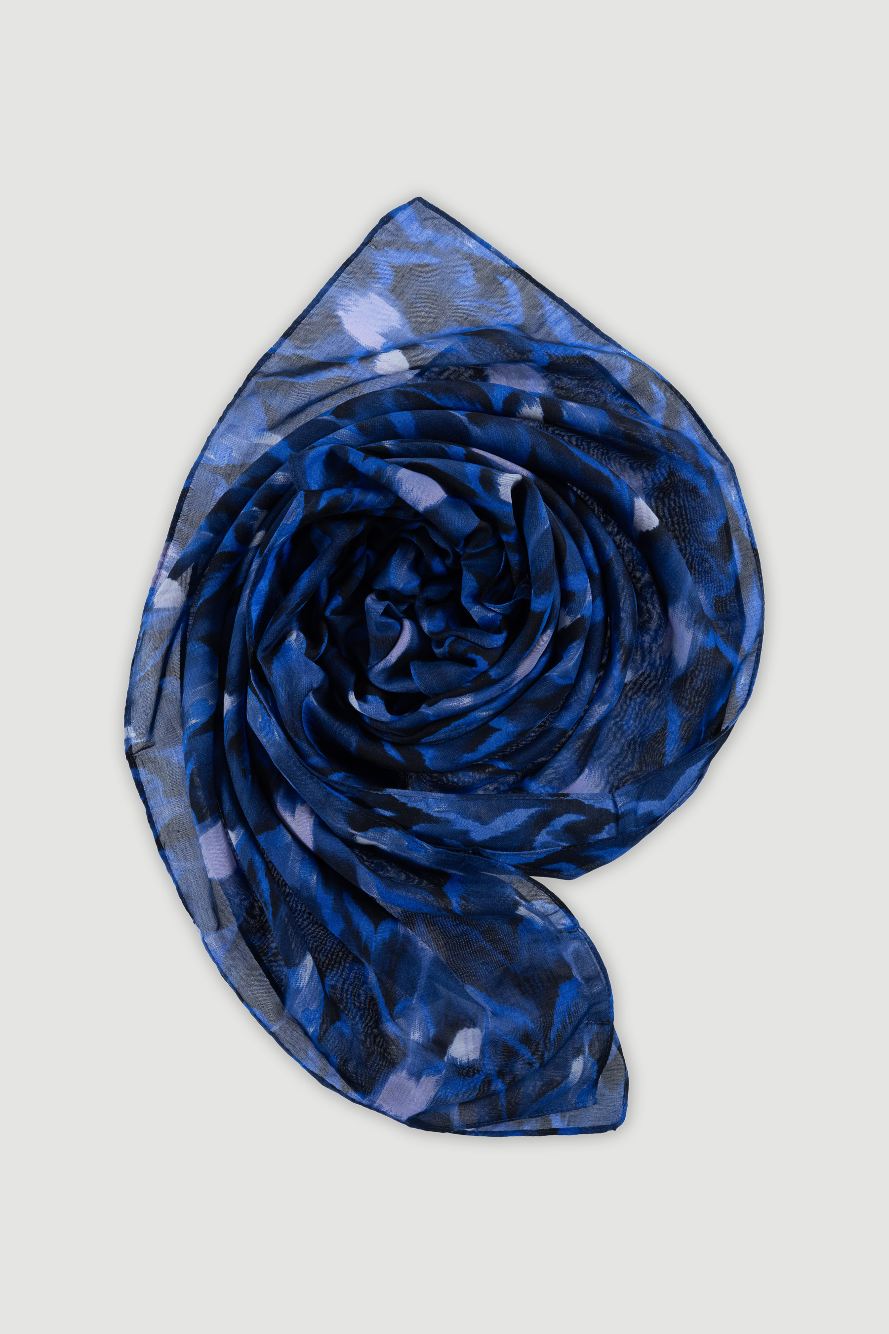 Printowana czarno-niebieska apaszka