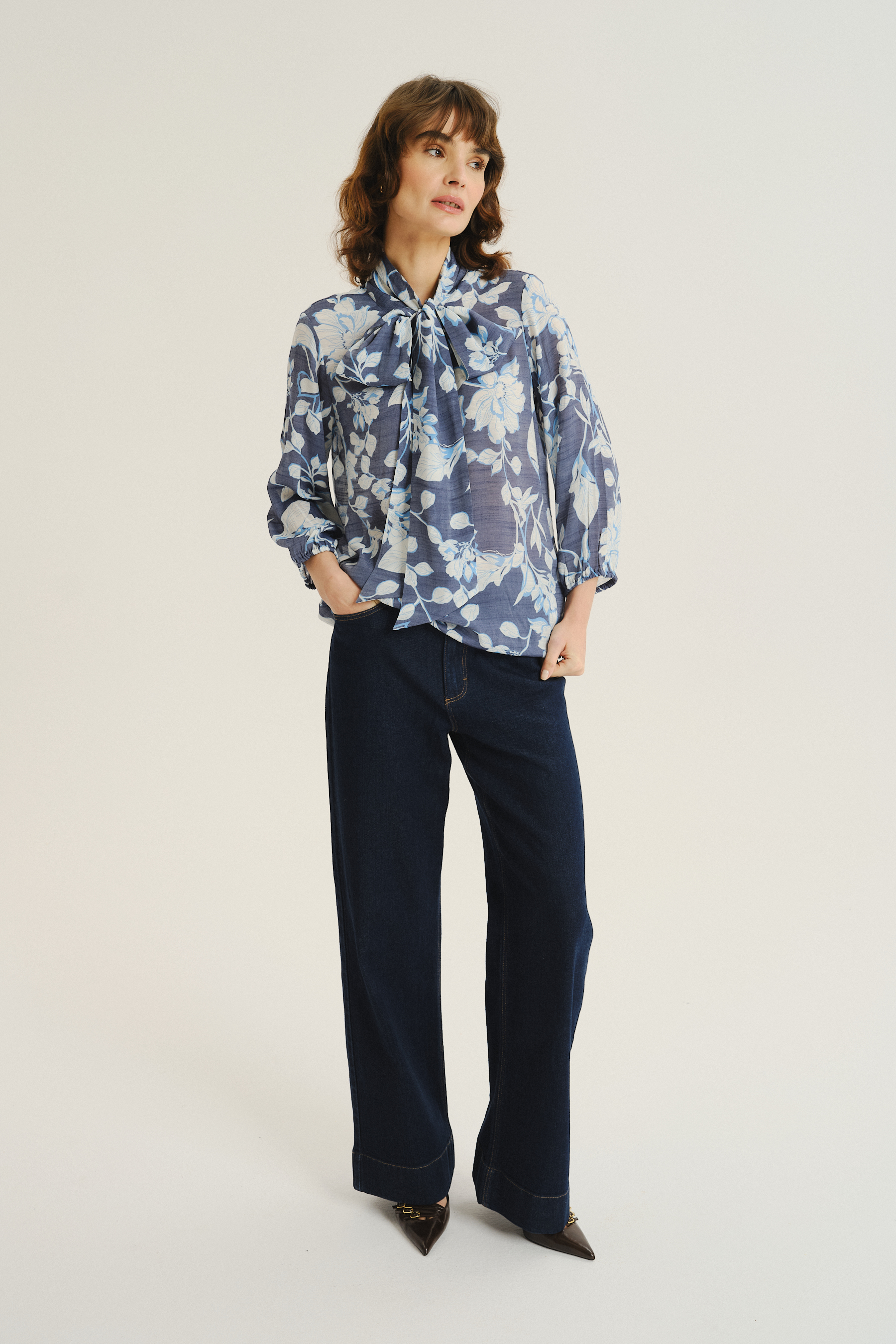 Efektowna bluzka z nadrukiem w kwiaty