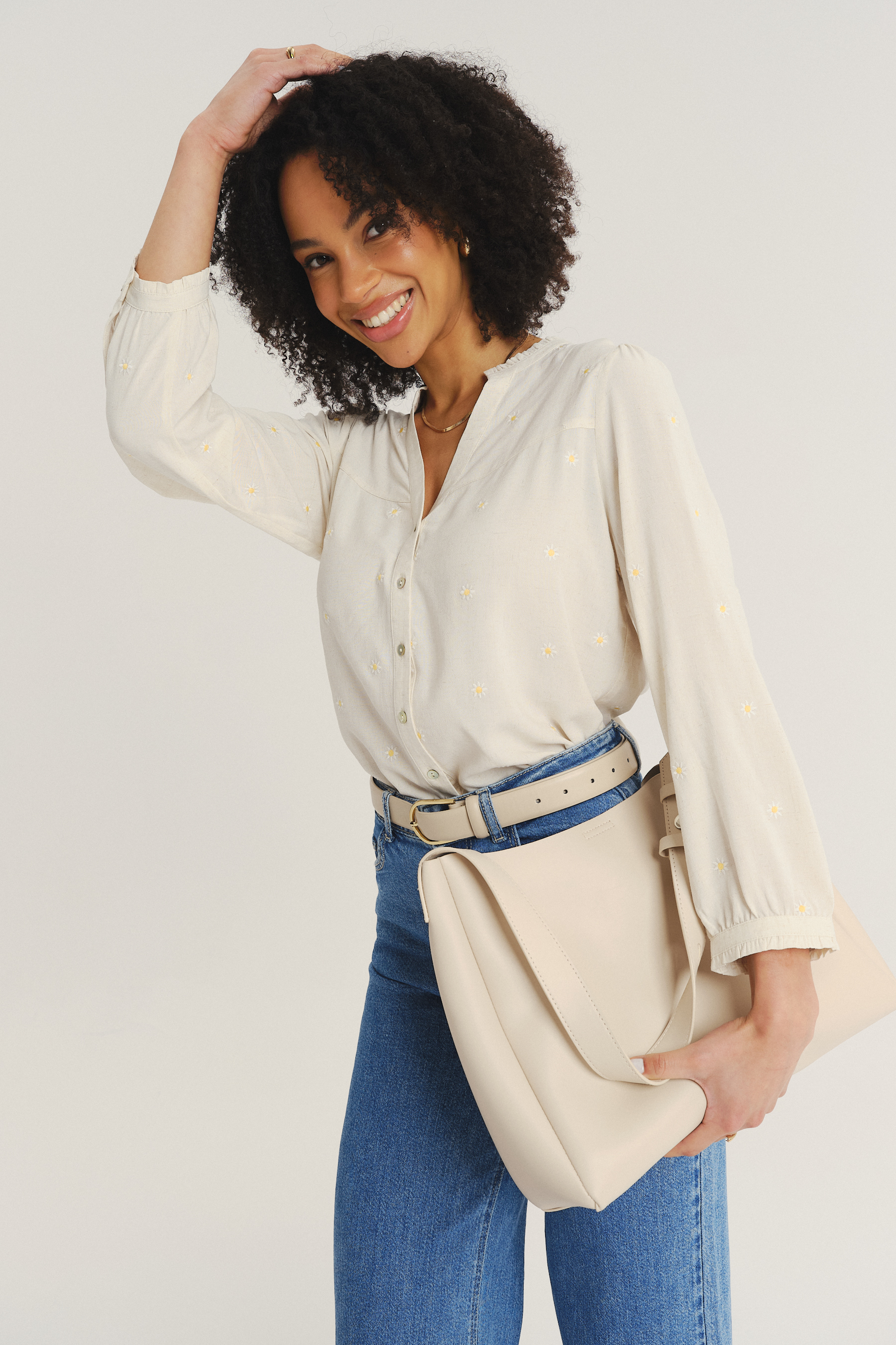 Subtelna kremowa bluzka z riuszką