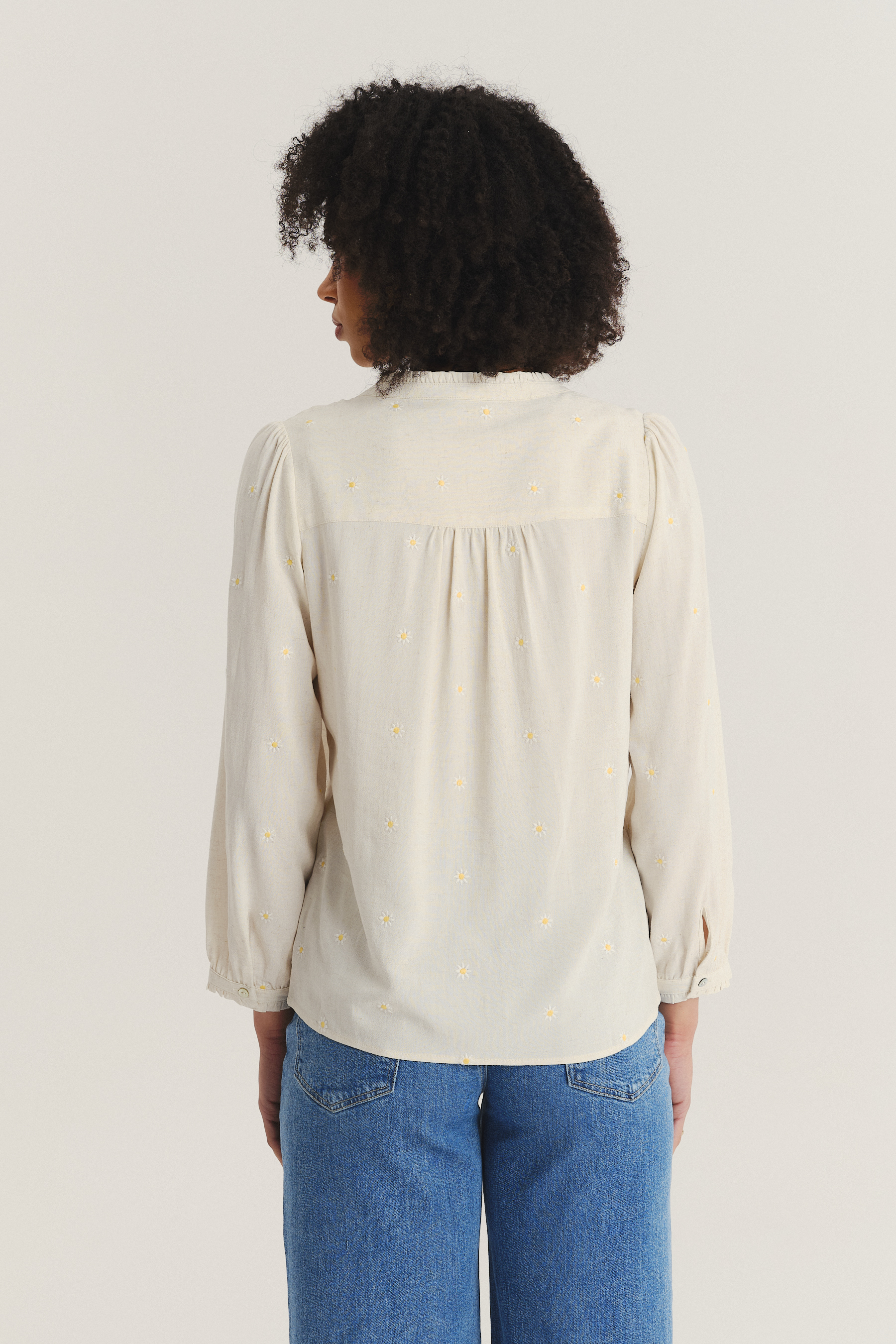 Subtelna kremowa bluzka z riuszką
