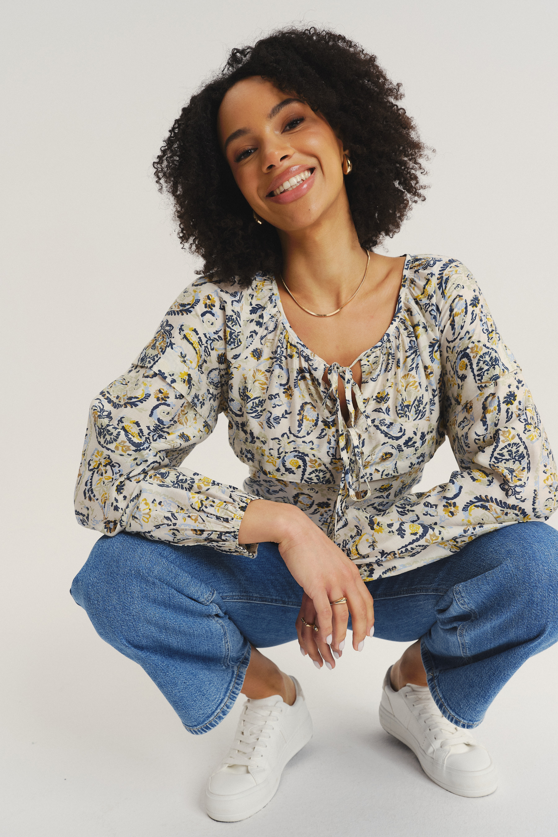 Kremowa bluzka z nadrukiem paisley