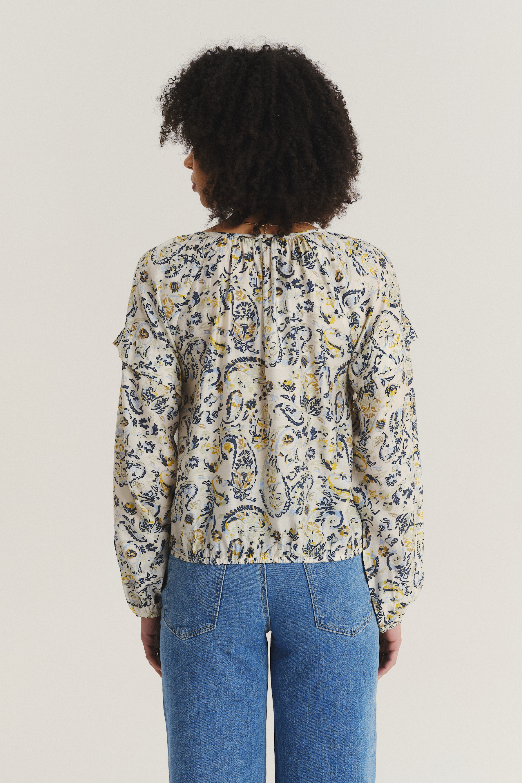 Kremowa bluzka z nadrukiem paisley