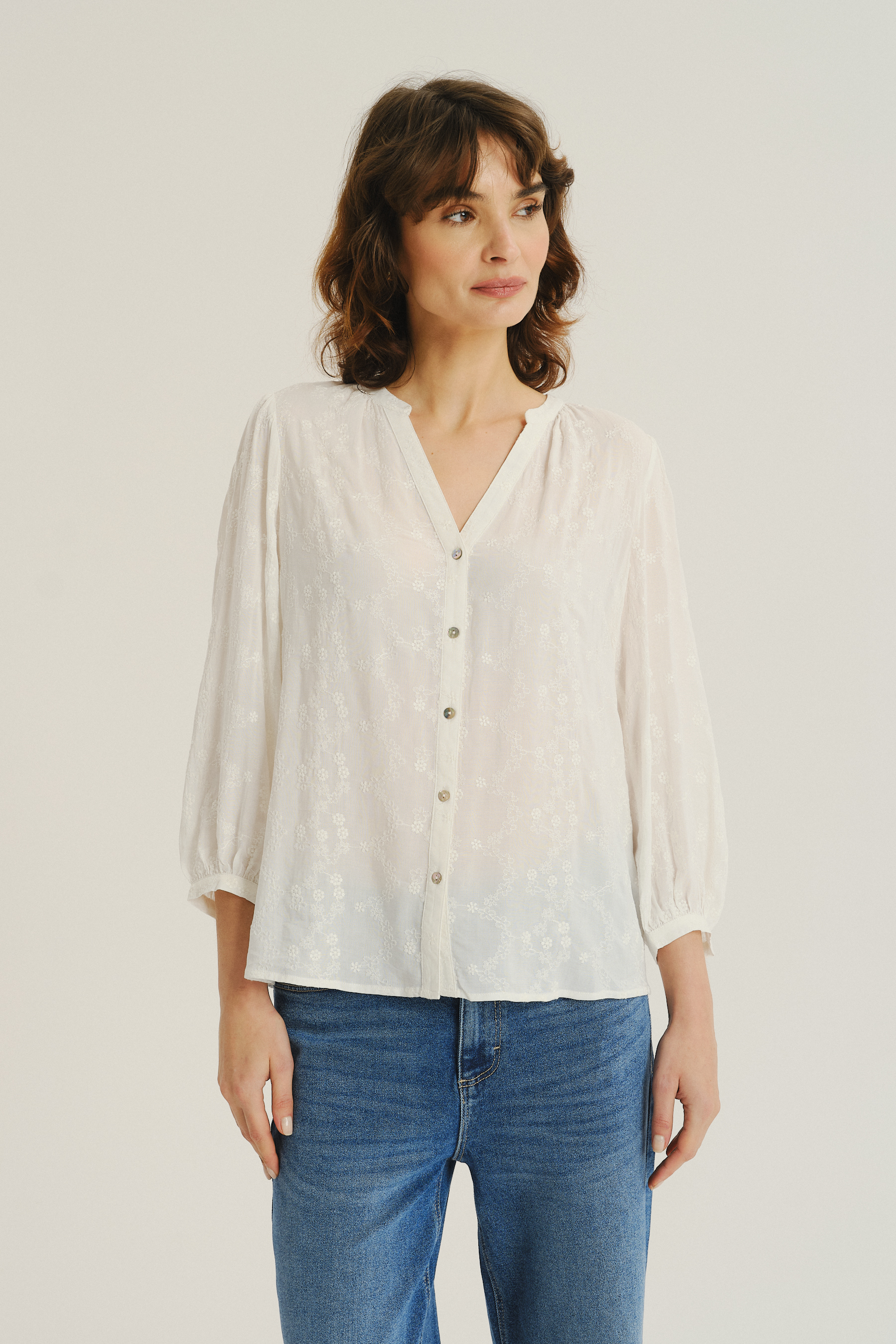 Wiskozowa biała bluzka z rękawami 3/4