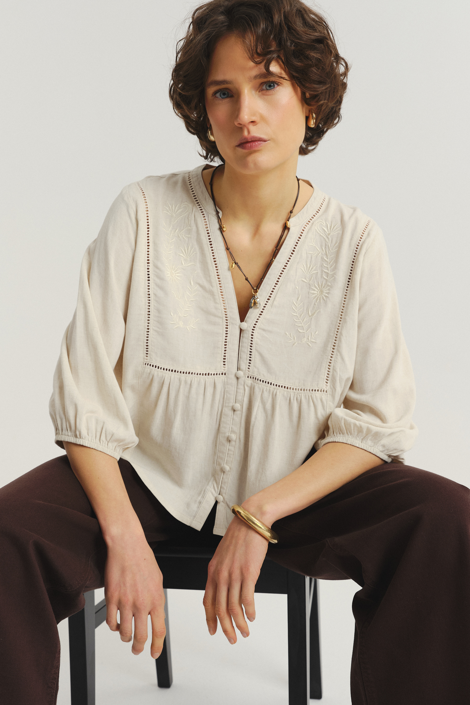 Jasnobeżowa bluzka z mieszanki wiskozy z lnem