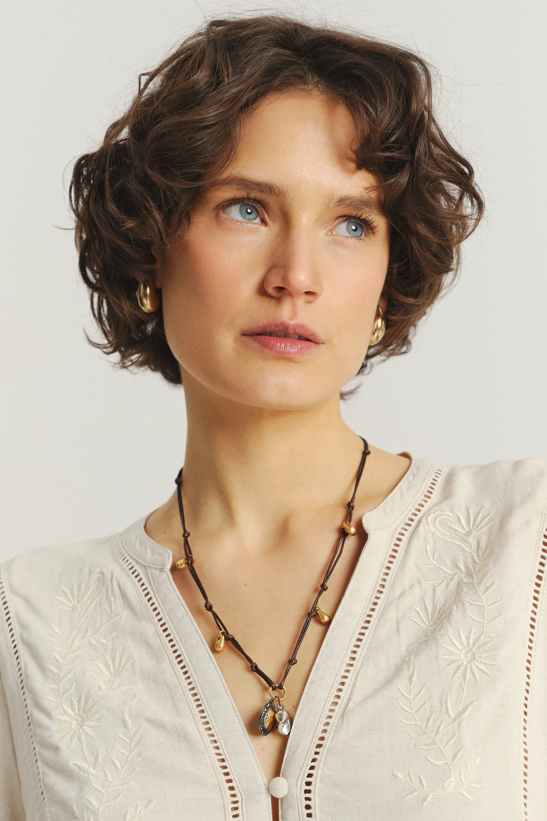 Jasnobeżowa bluzka z mieszanki wiskozy z lnem