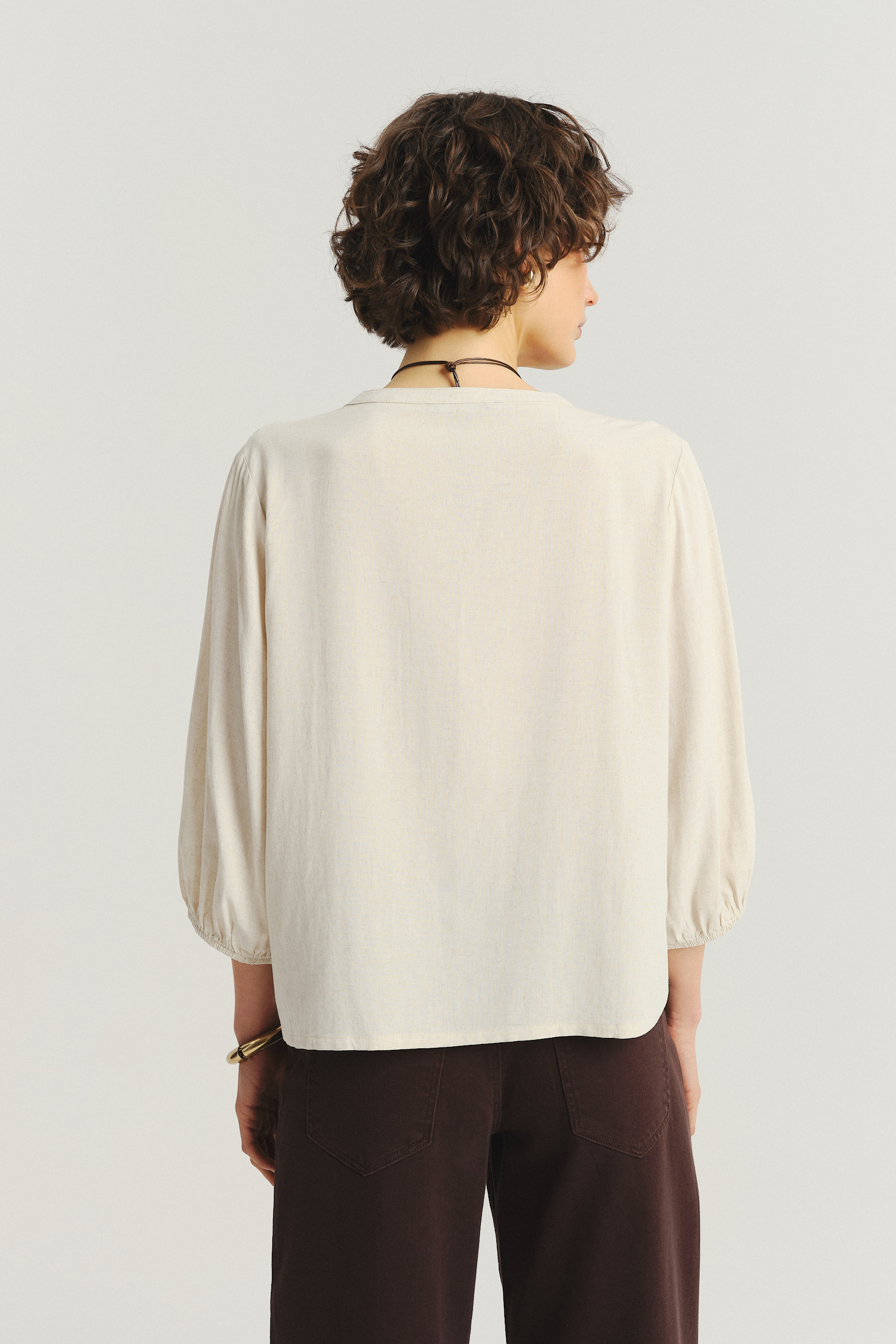 Jasnobeżowa bluzka z mieszanki wiskozy z lnem