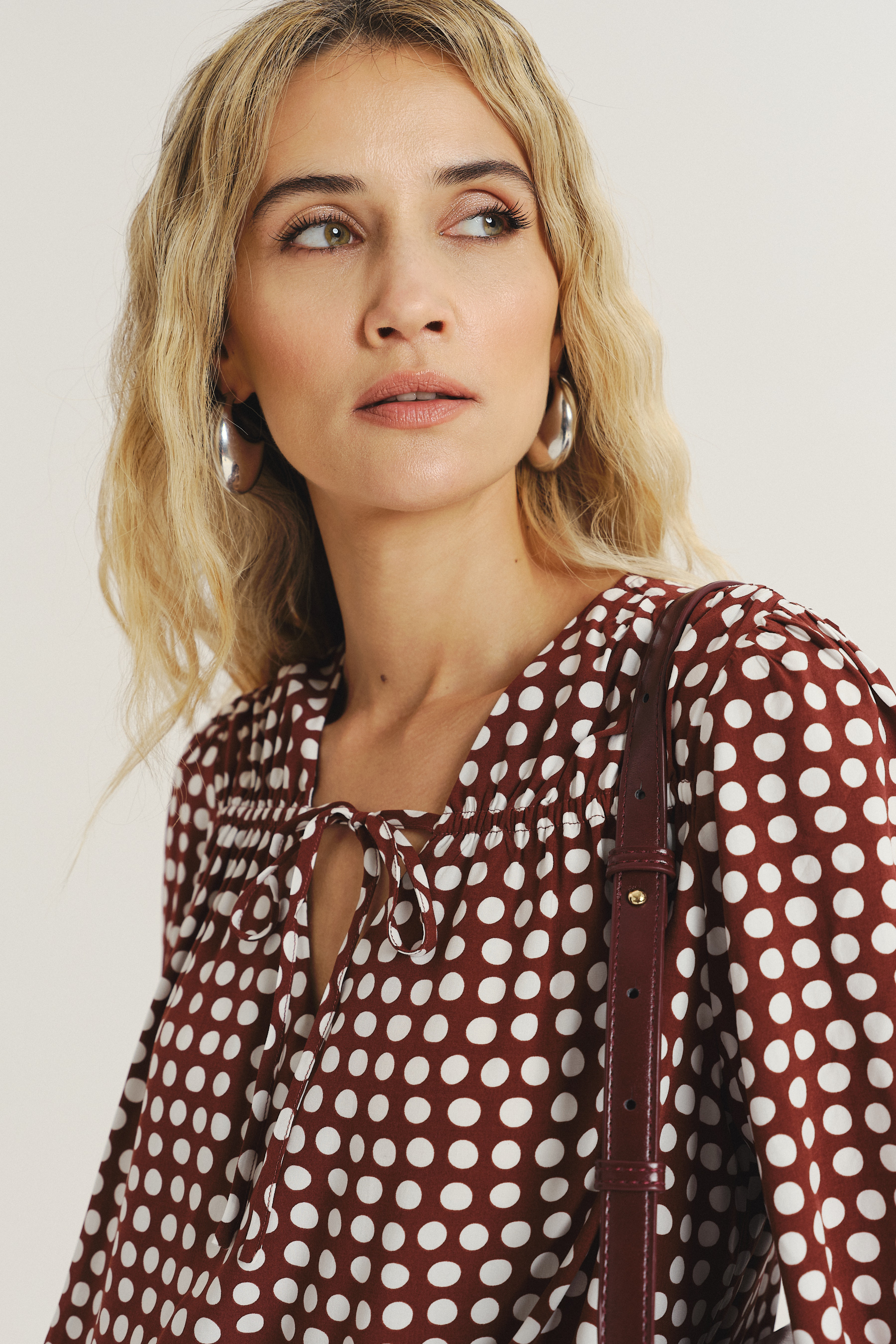 Wiskozowa lekka bluzka z nadrukiem w kropki