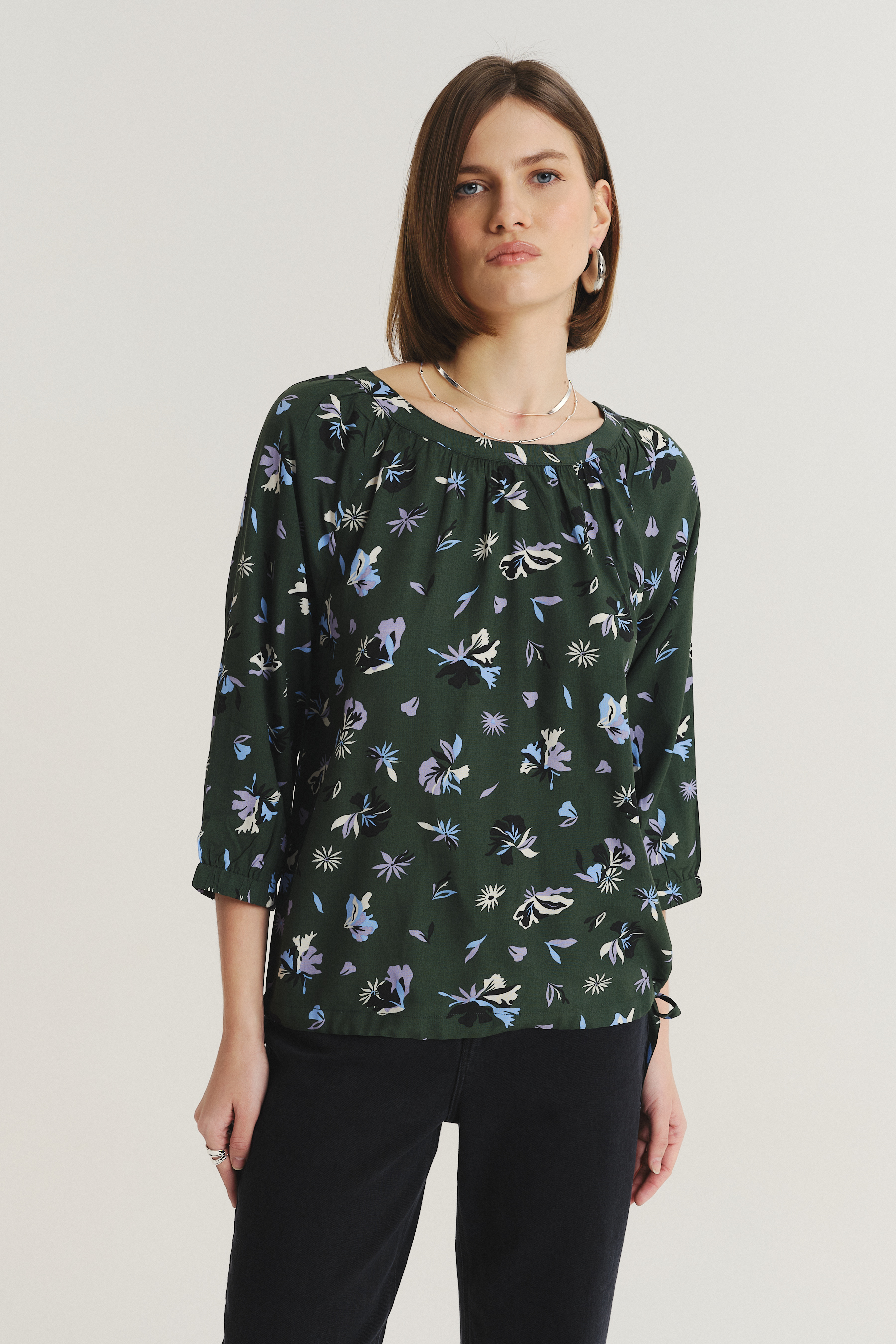 Wiskozowa bluzka w kwiaty rękaw 3/4