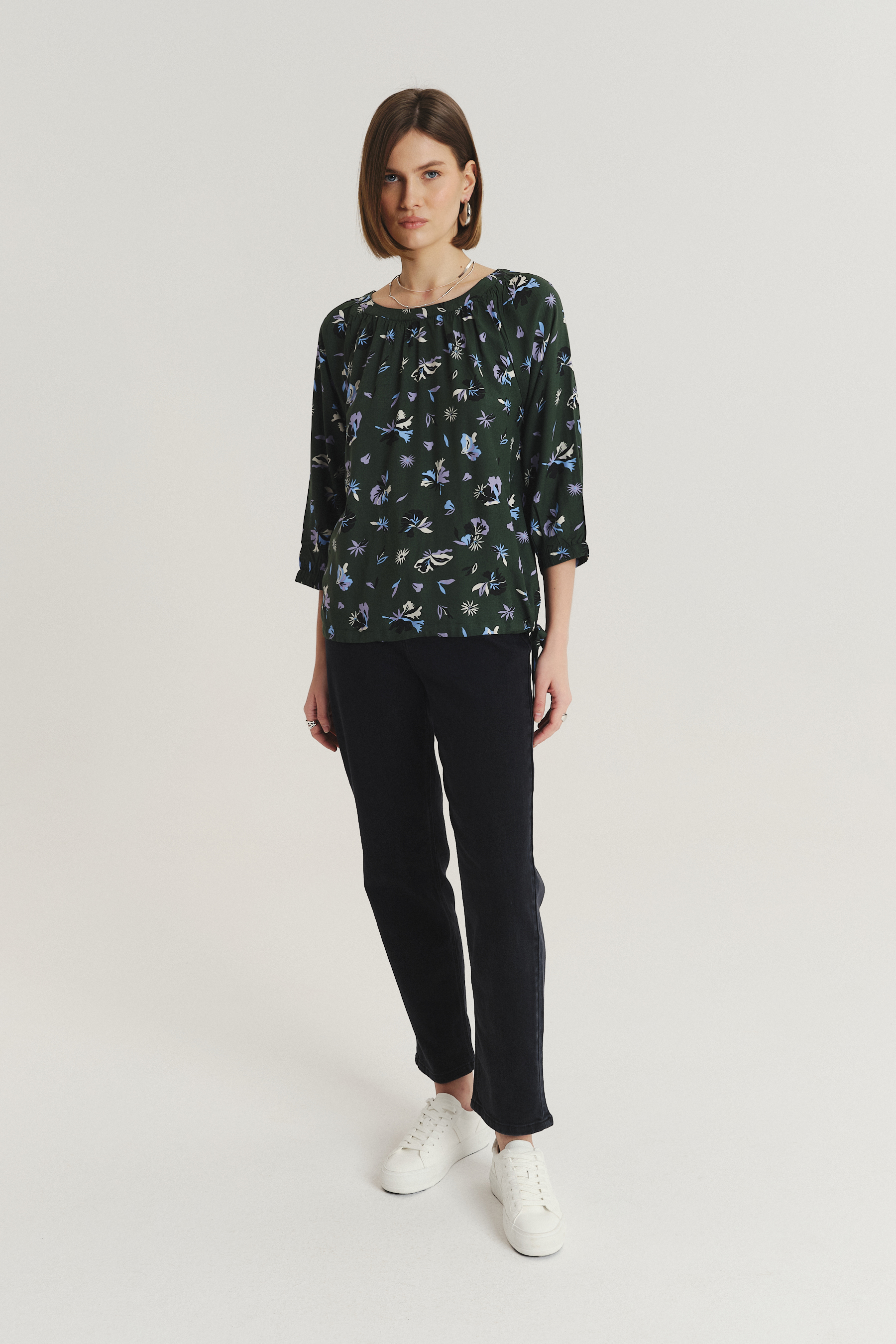 Wiskozowa bluzka w kwiaty rękaw 3/4