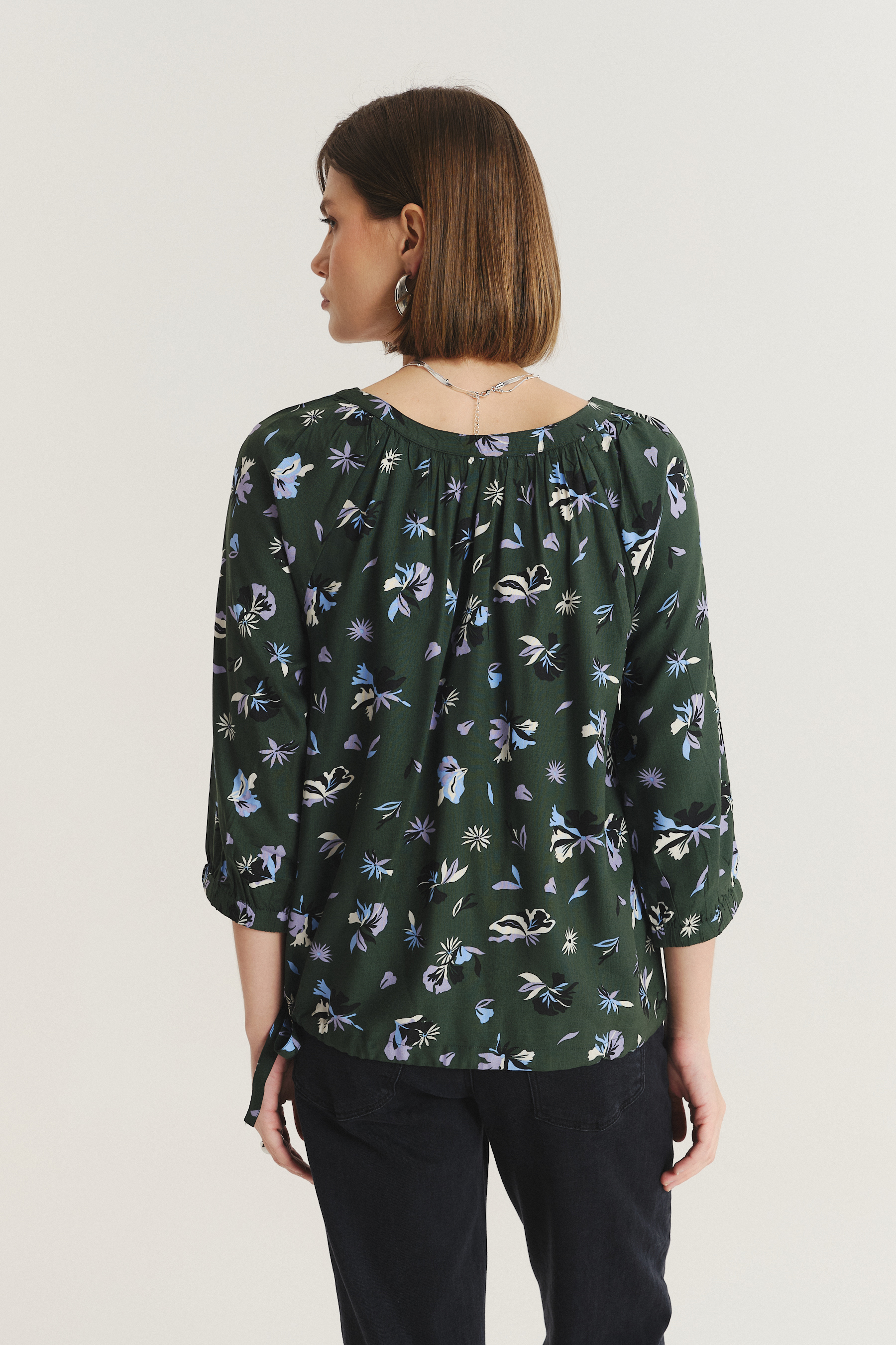 Wiskozowa bluzka w kwiaty rękaw 3/4