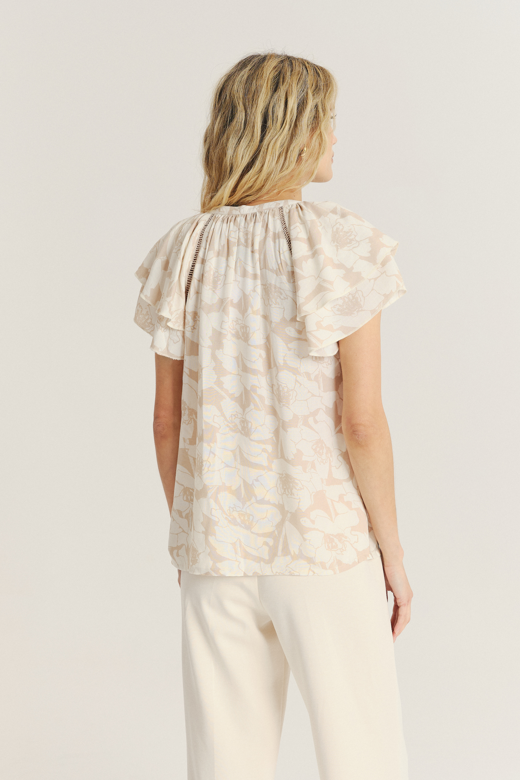Kremowo-beżowa bluzka z subtelne kwiaty