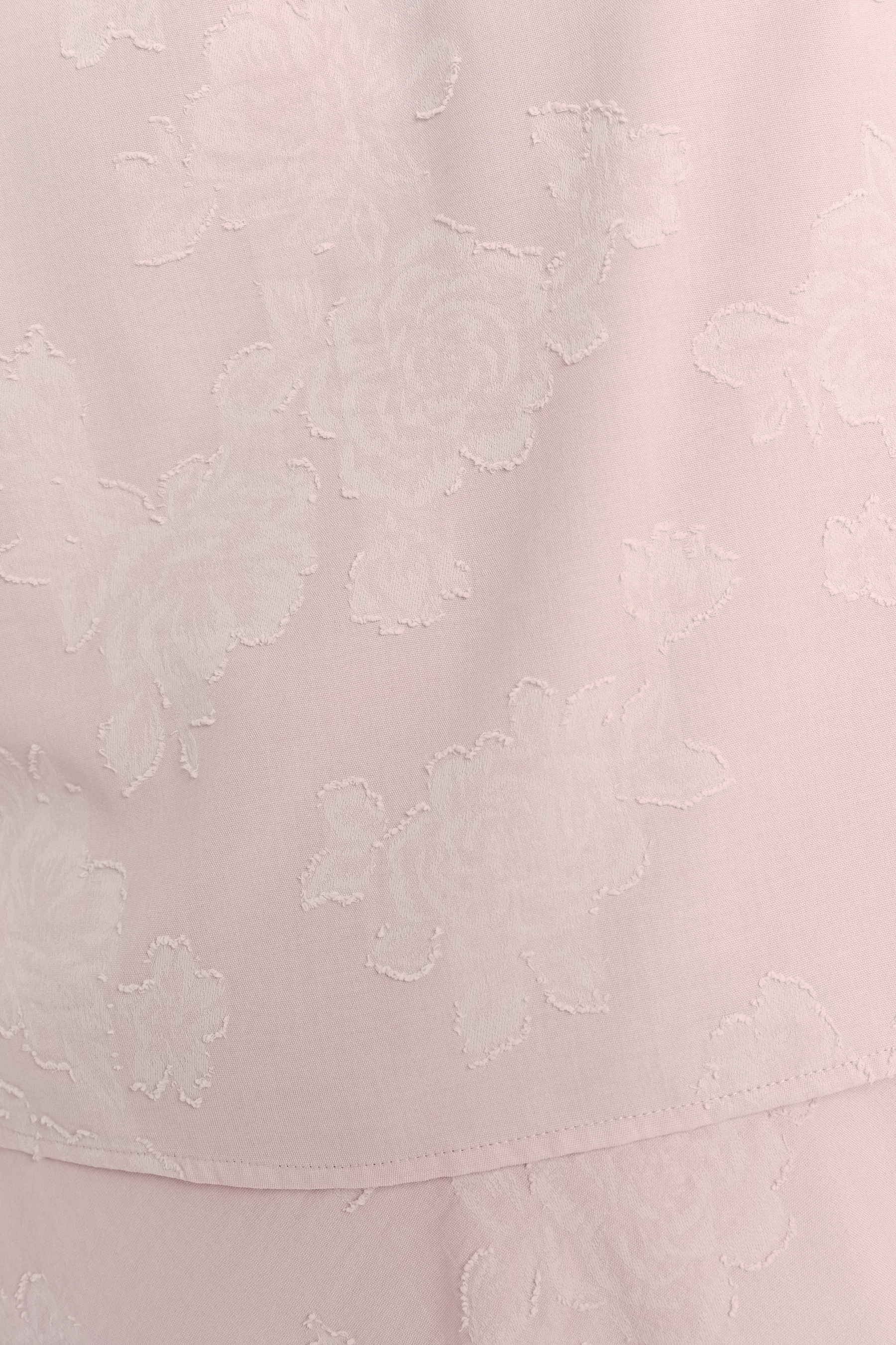 Jasnoróżowa bluzka w subtelna kwiaty 