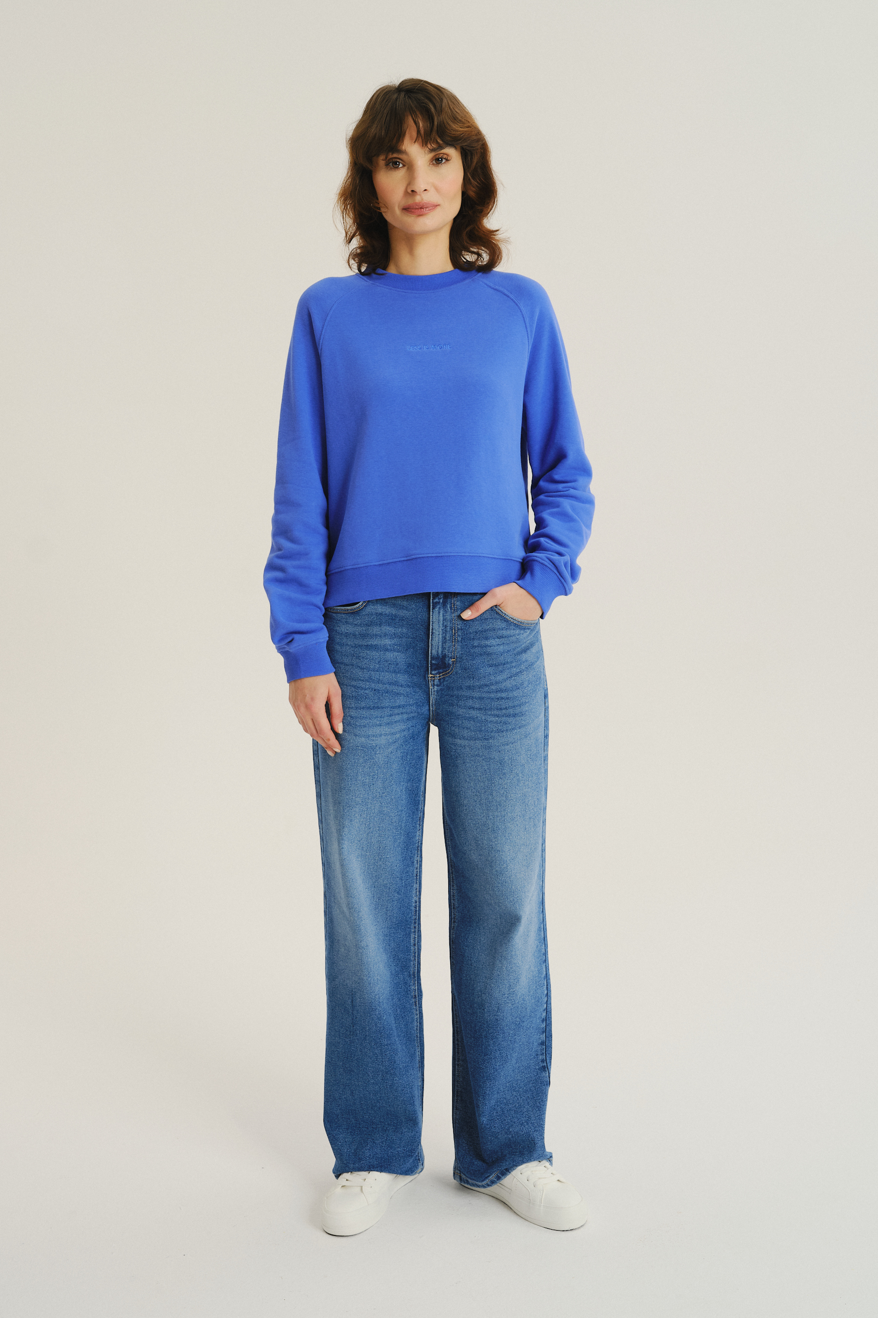 Casualowa bluza w chabrowym odcieniu niebieskiego