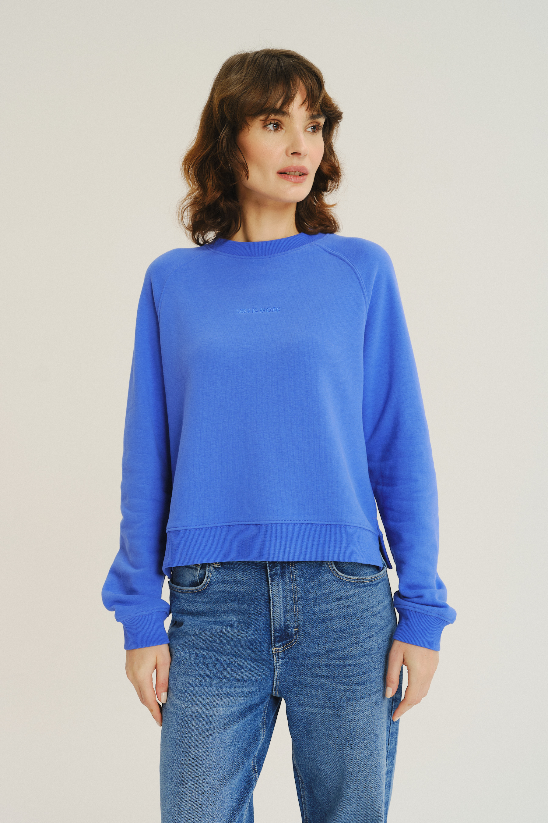 Casualowa bluza w chabrowym odcieniu niebieskiego