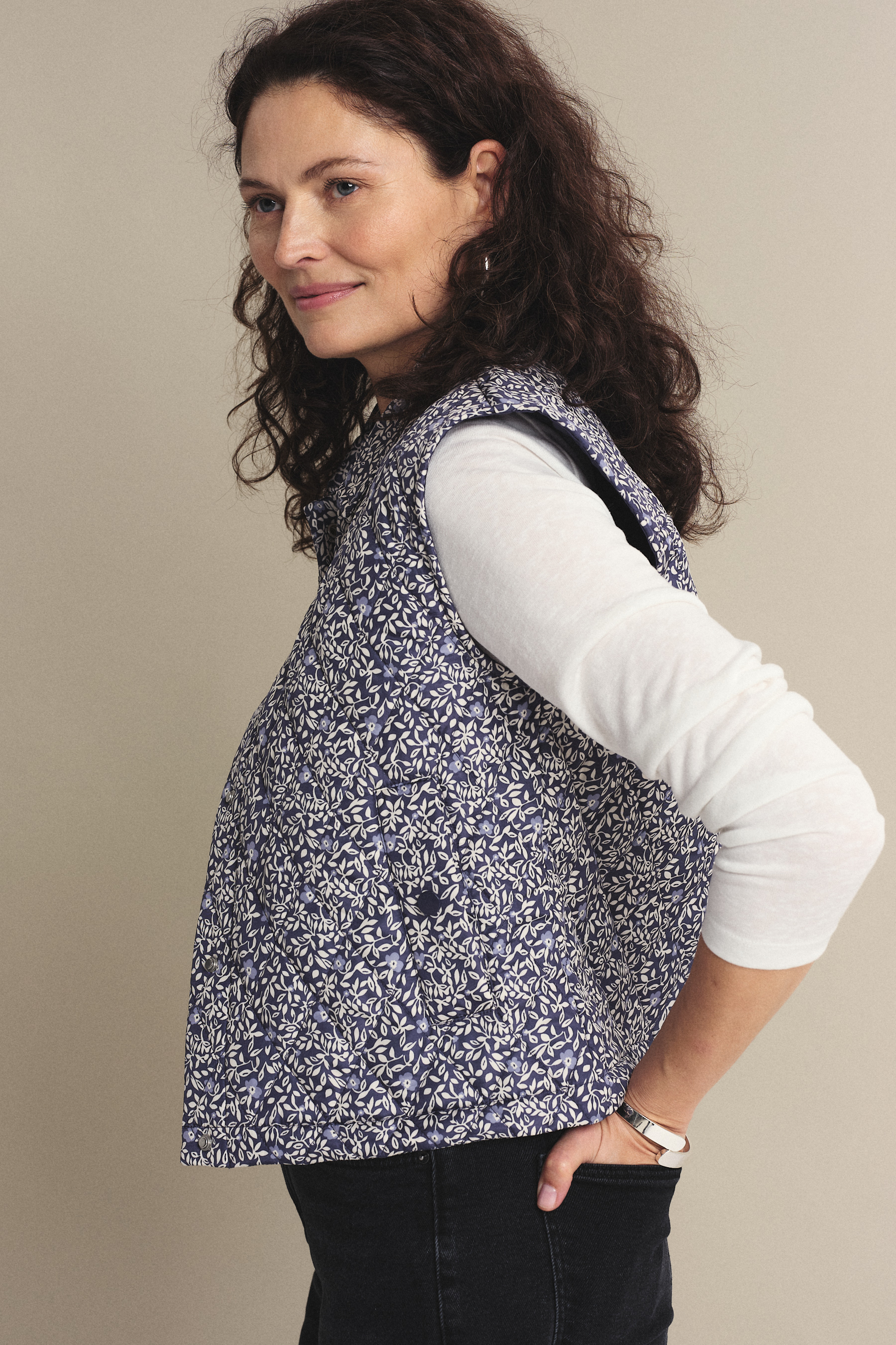 Stylowa kamizelka w drobne kwiaty