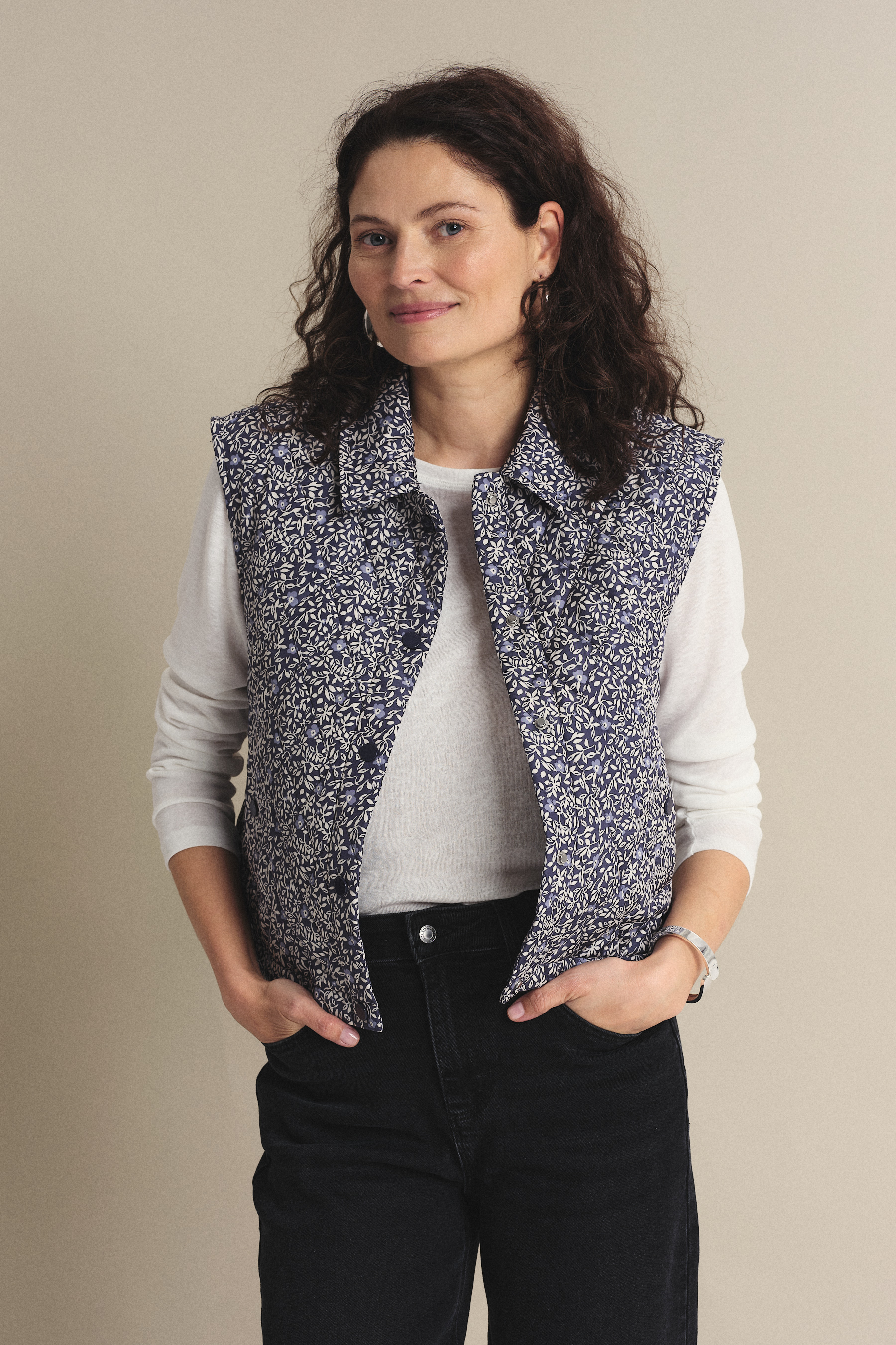 Stylowa kamizelka w drobne kwiaty