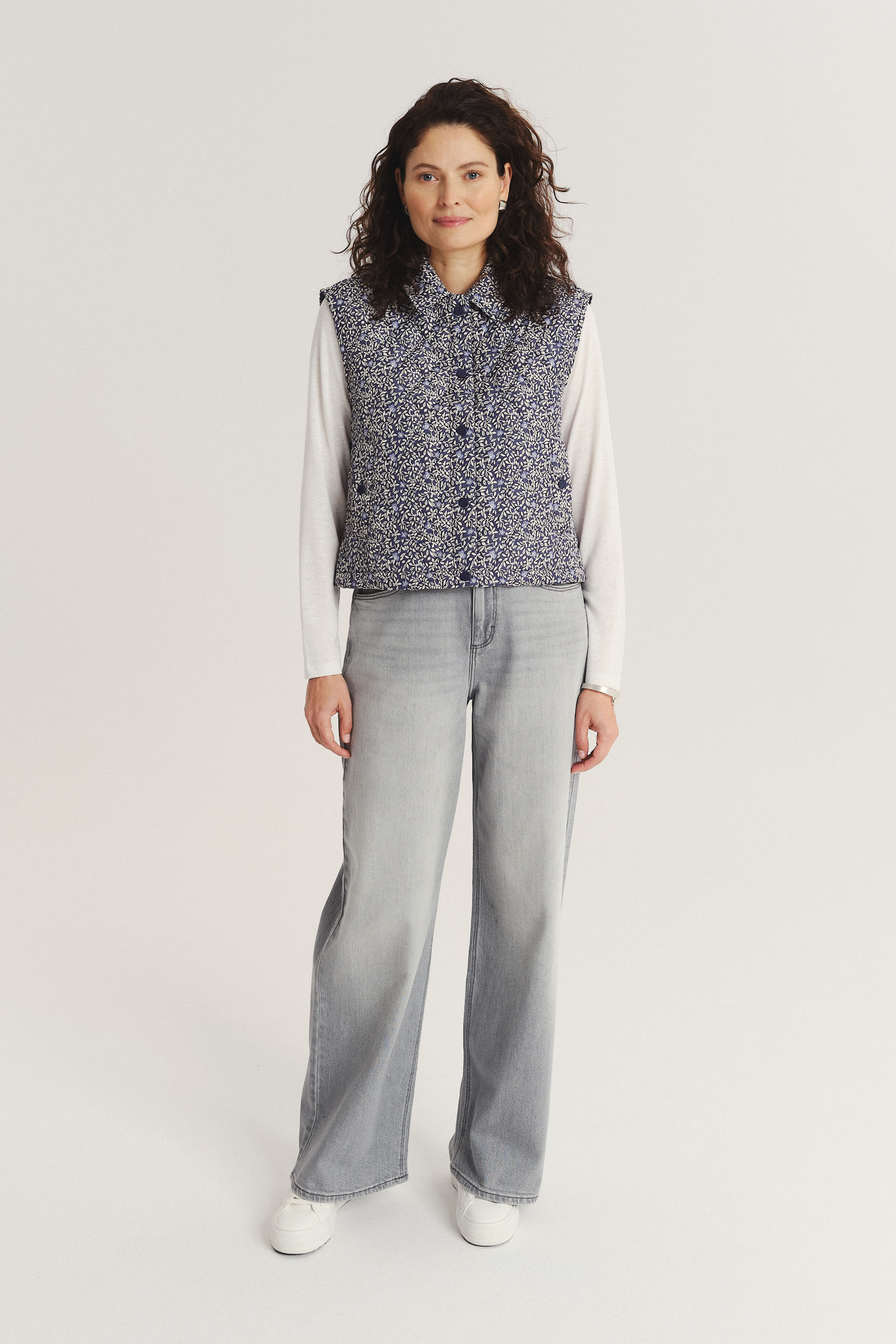 Stylowa kamizelka w drobne kwiaty