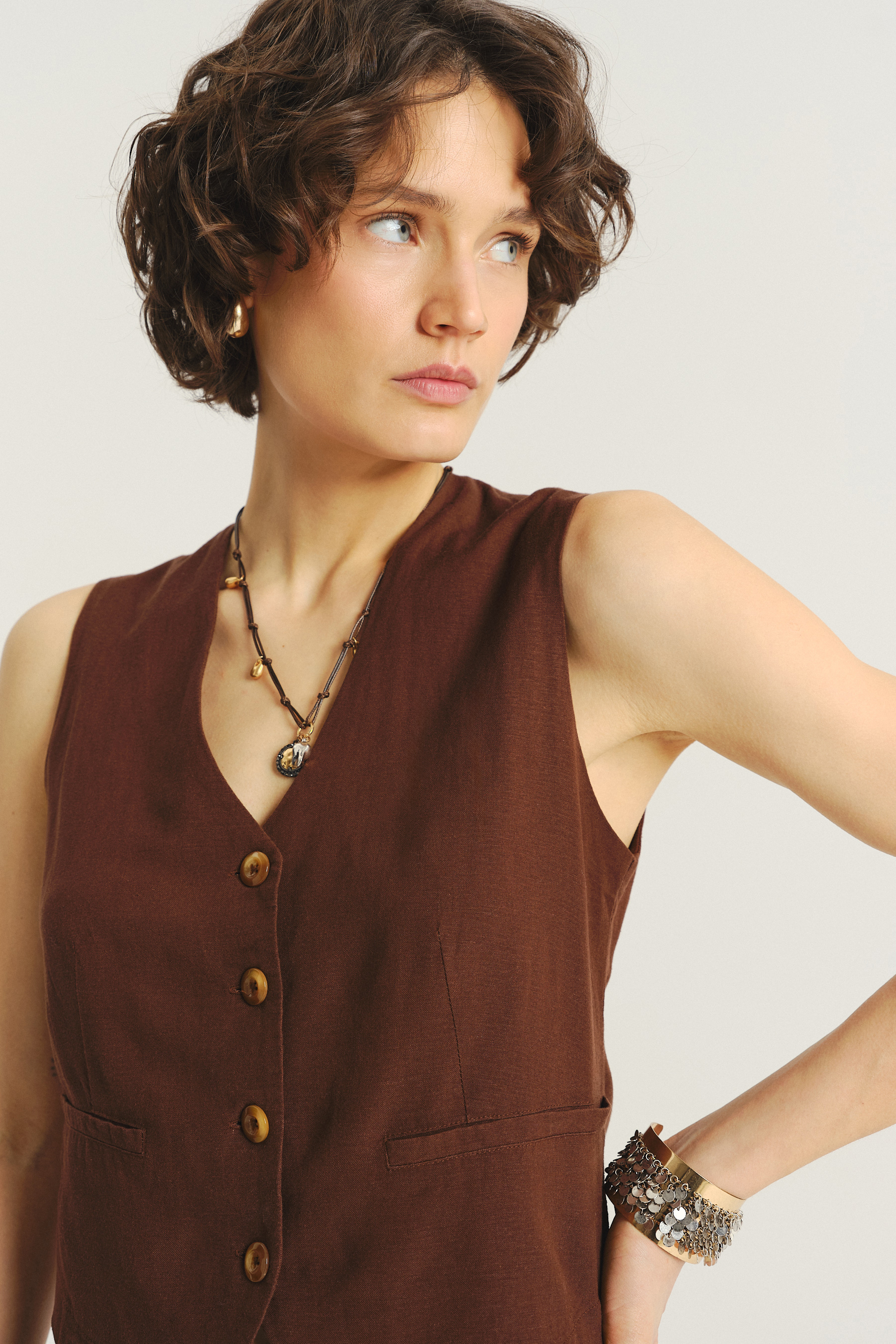 Klasyczna brązowa kamizelka