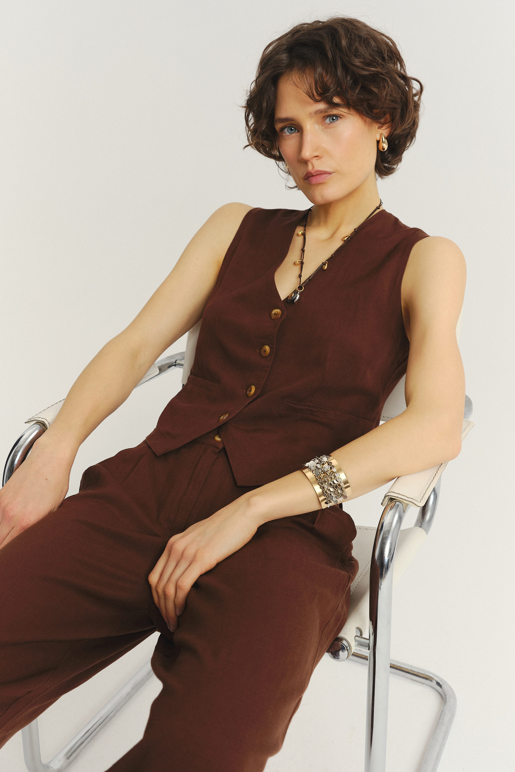 Klasyczna brązowa kamizelka