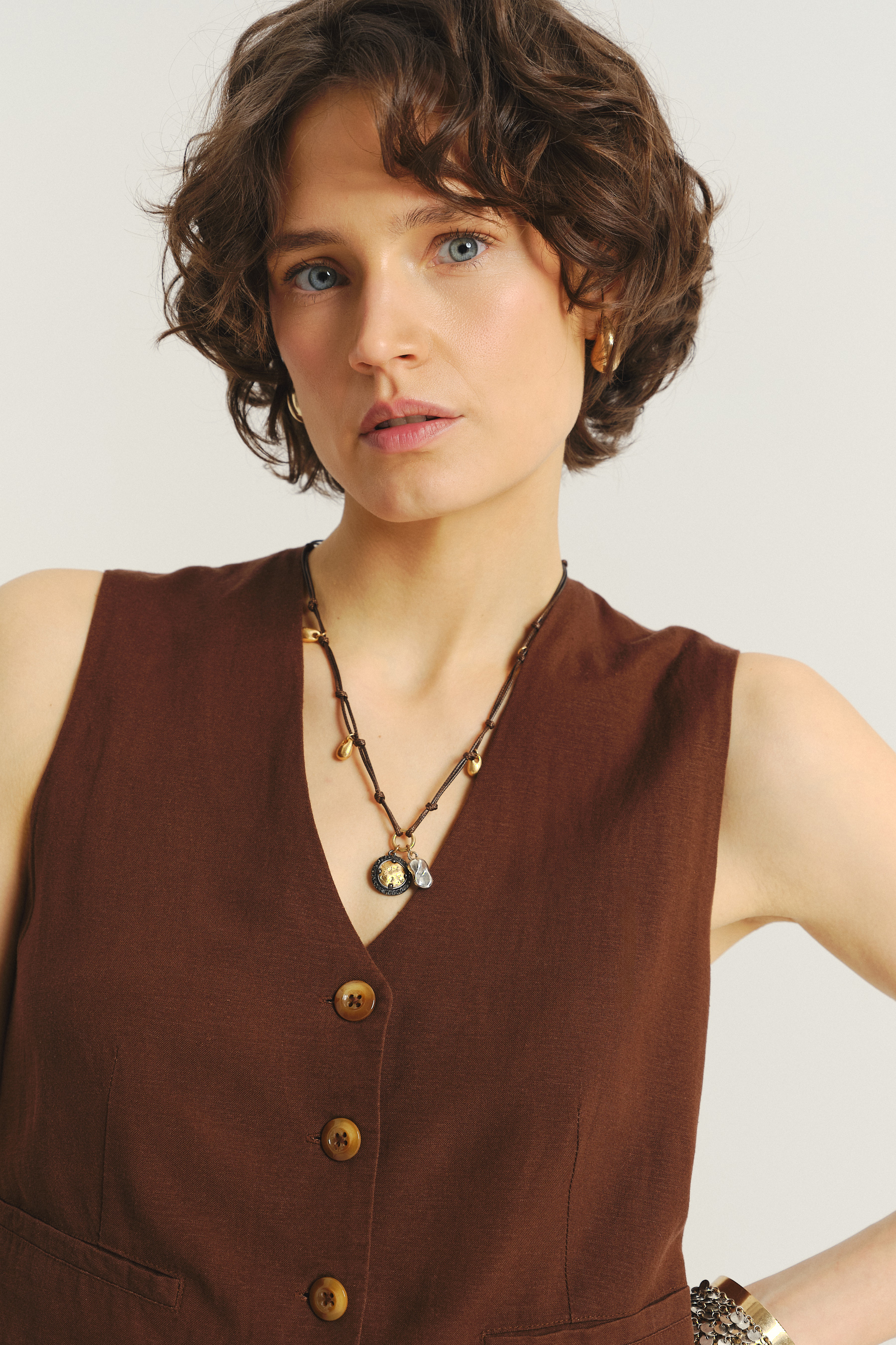 Klasyczna brązowa kamizelka