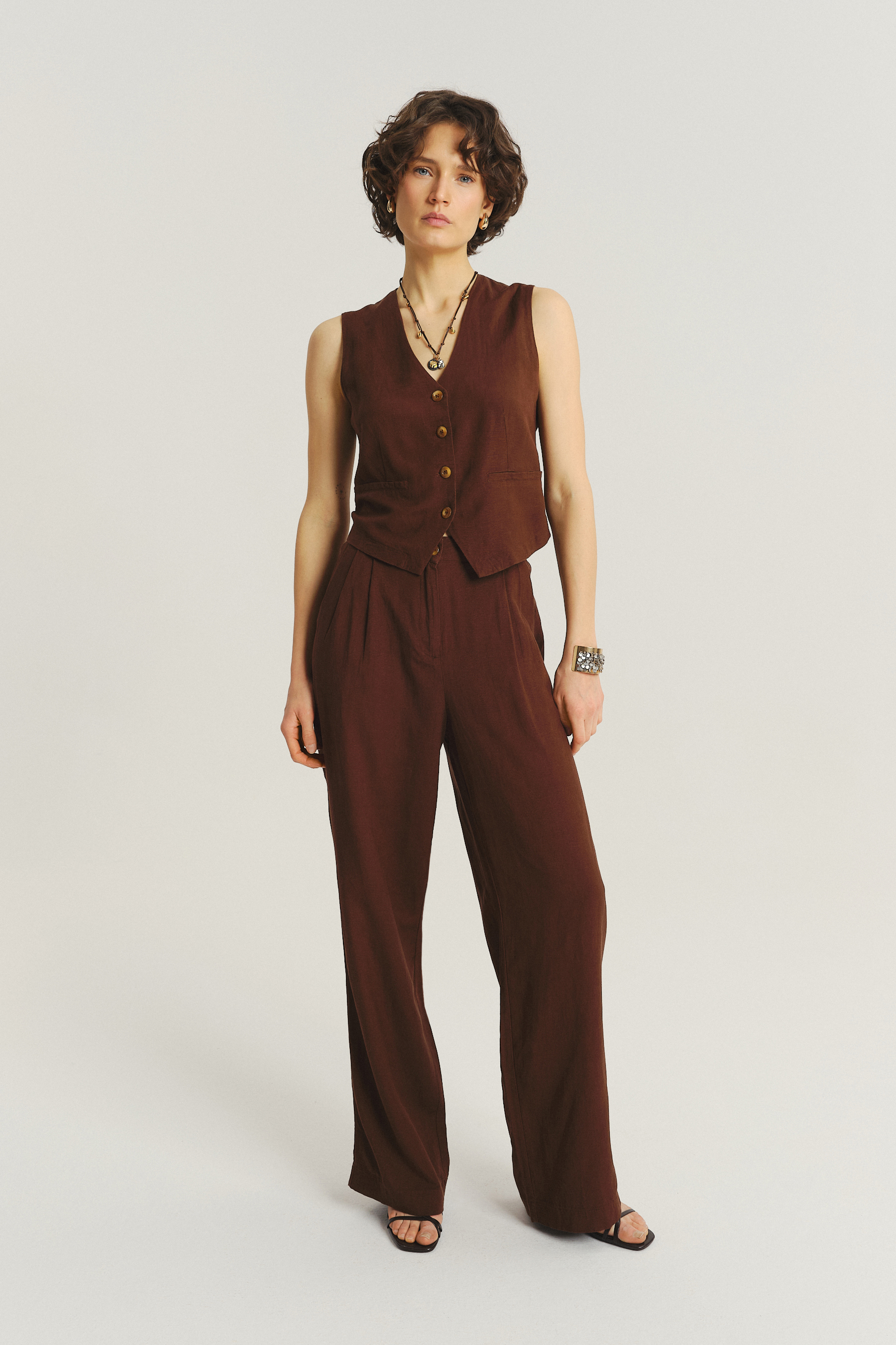 Klasyczna brązowa kamizelka