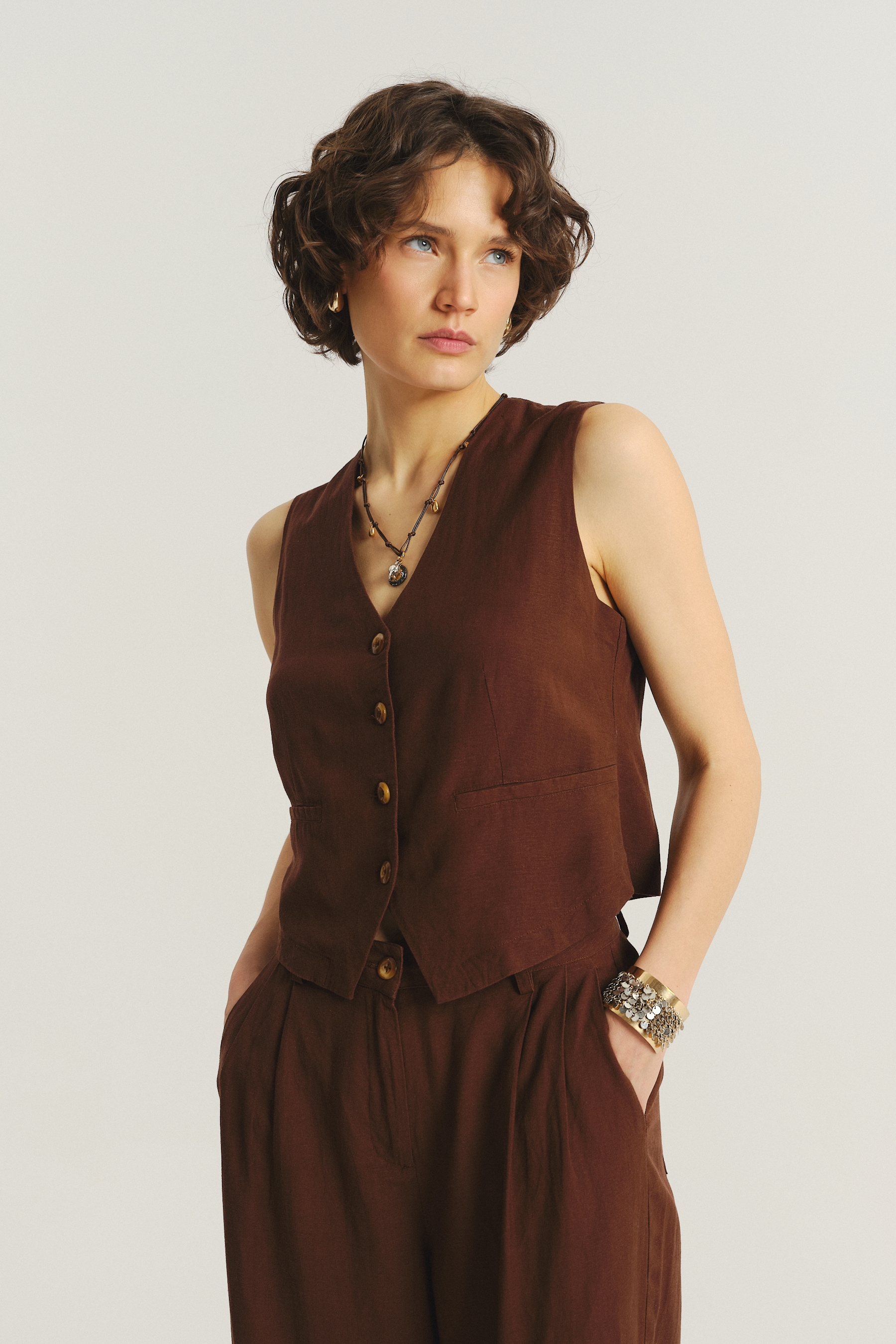 Klasyczna brązowa kamizelka