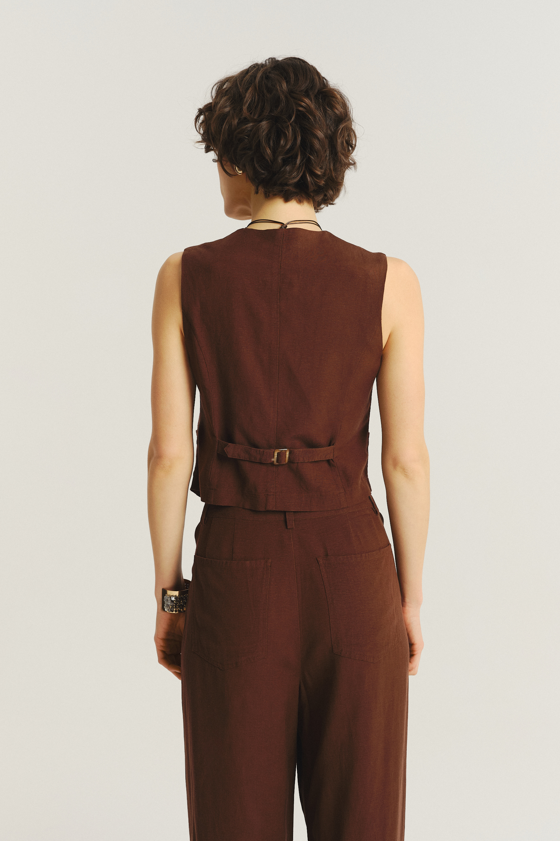 Klasyczna brązowa kamizelka