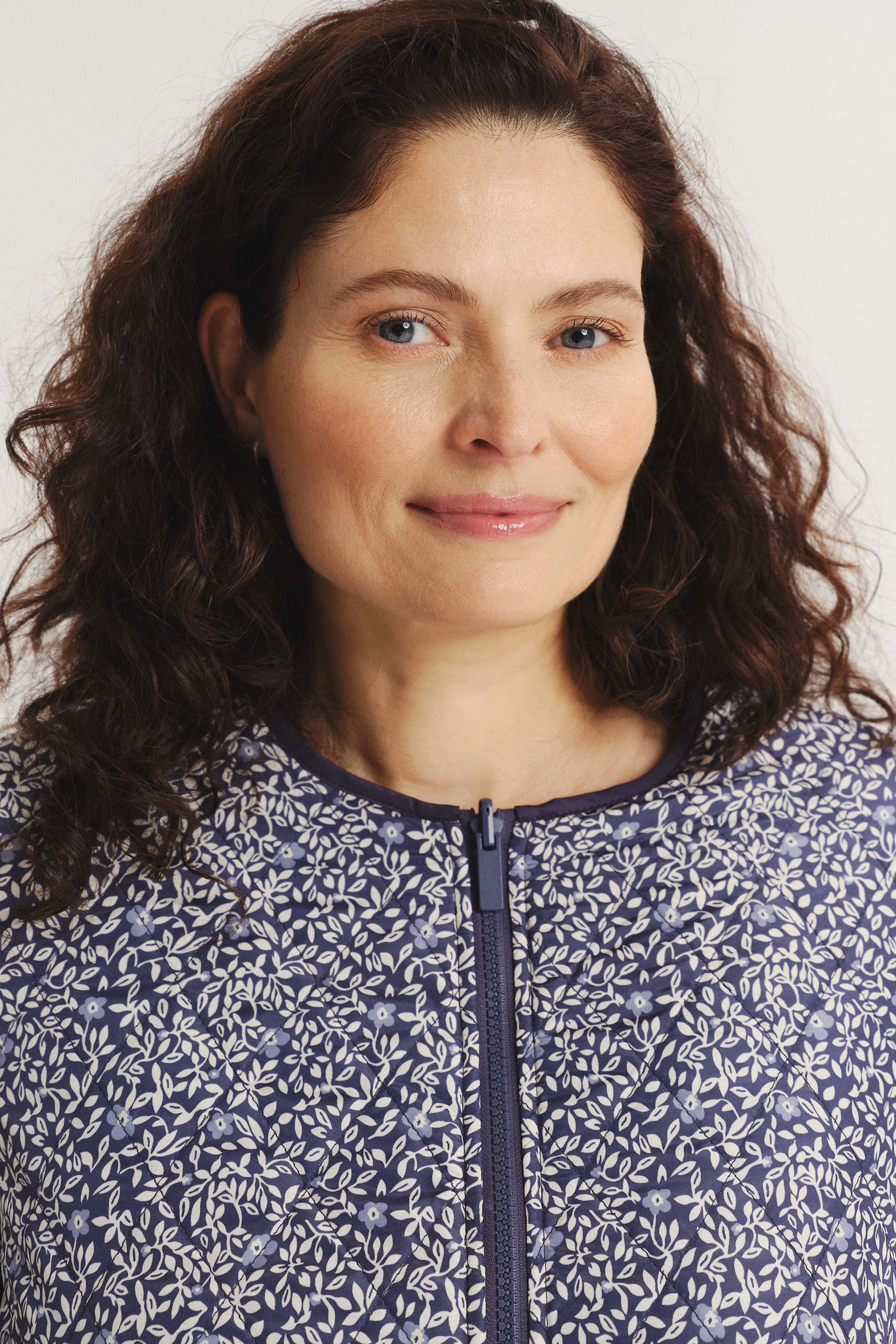 Lekka dwustronna kurtka z nadrukiem w kwiaty