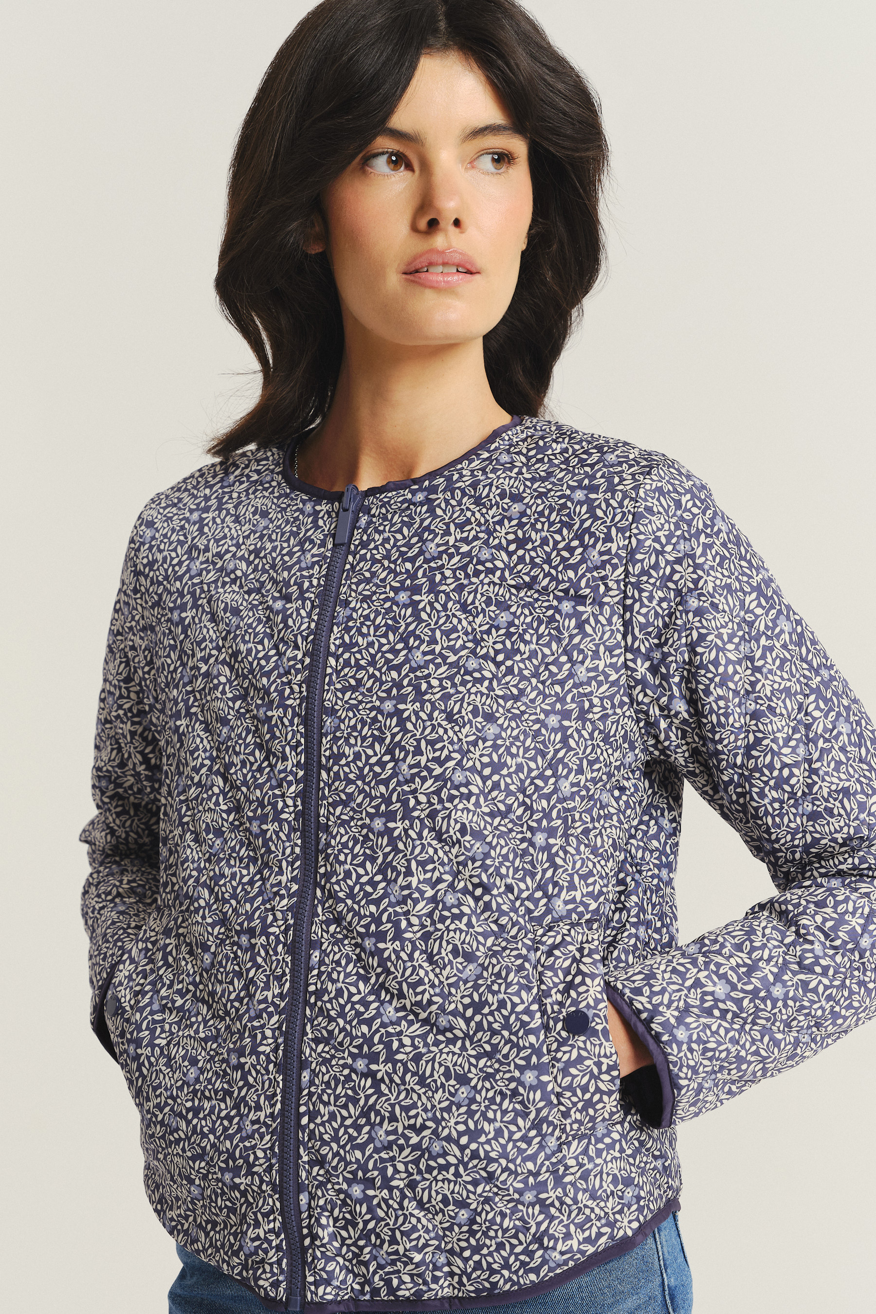 Lekka dwustronna kurtka z nadrukiem w kwiaty