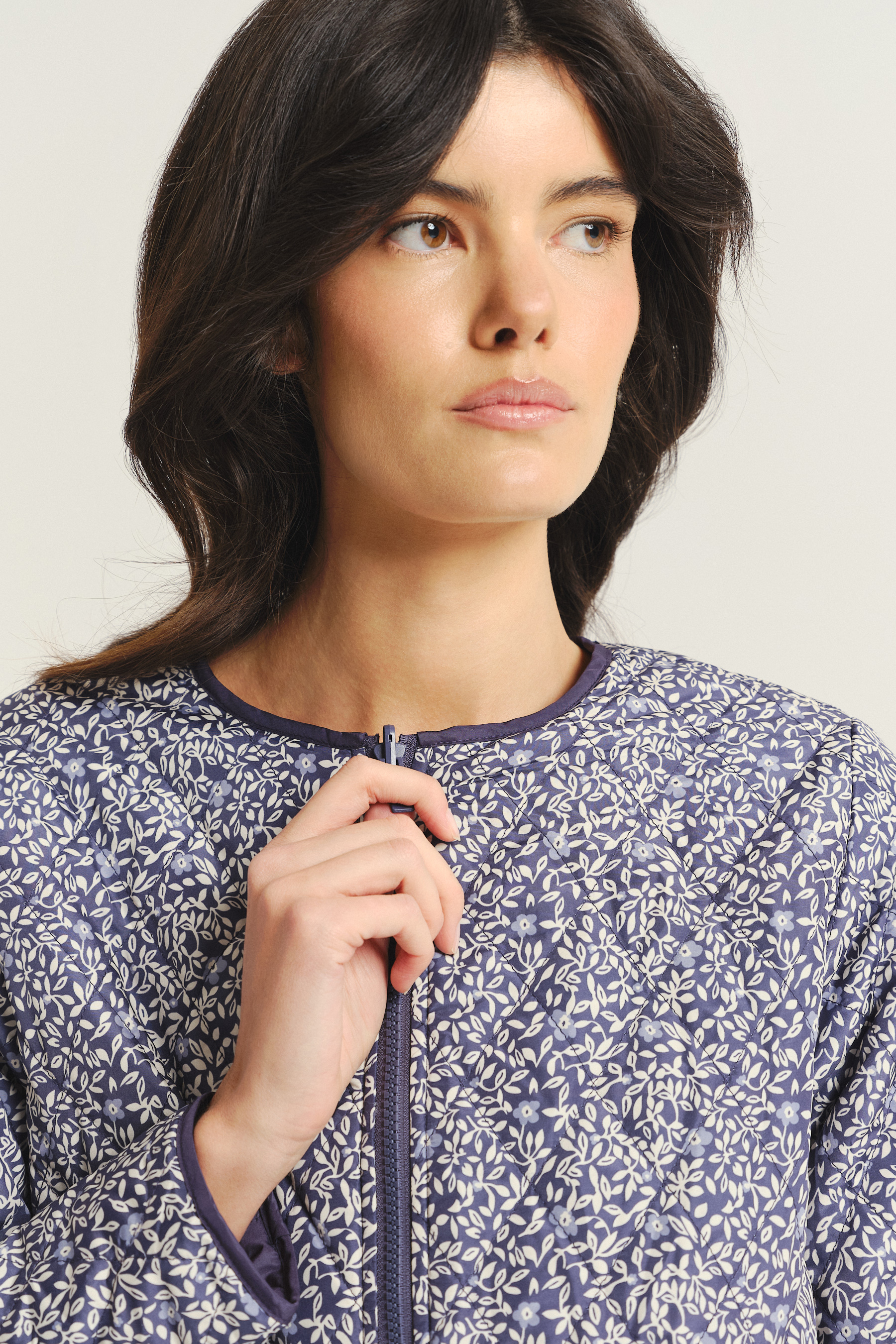 Lekka dwustronna kurtka z nadrukiem w kwiaty