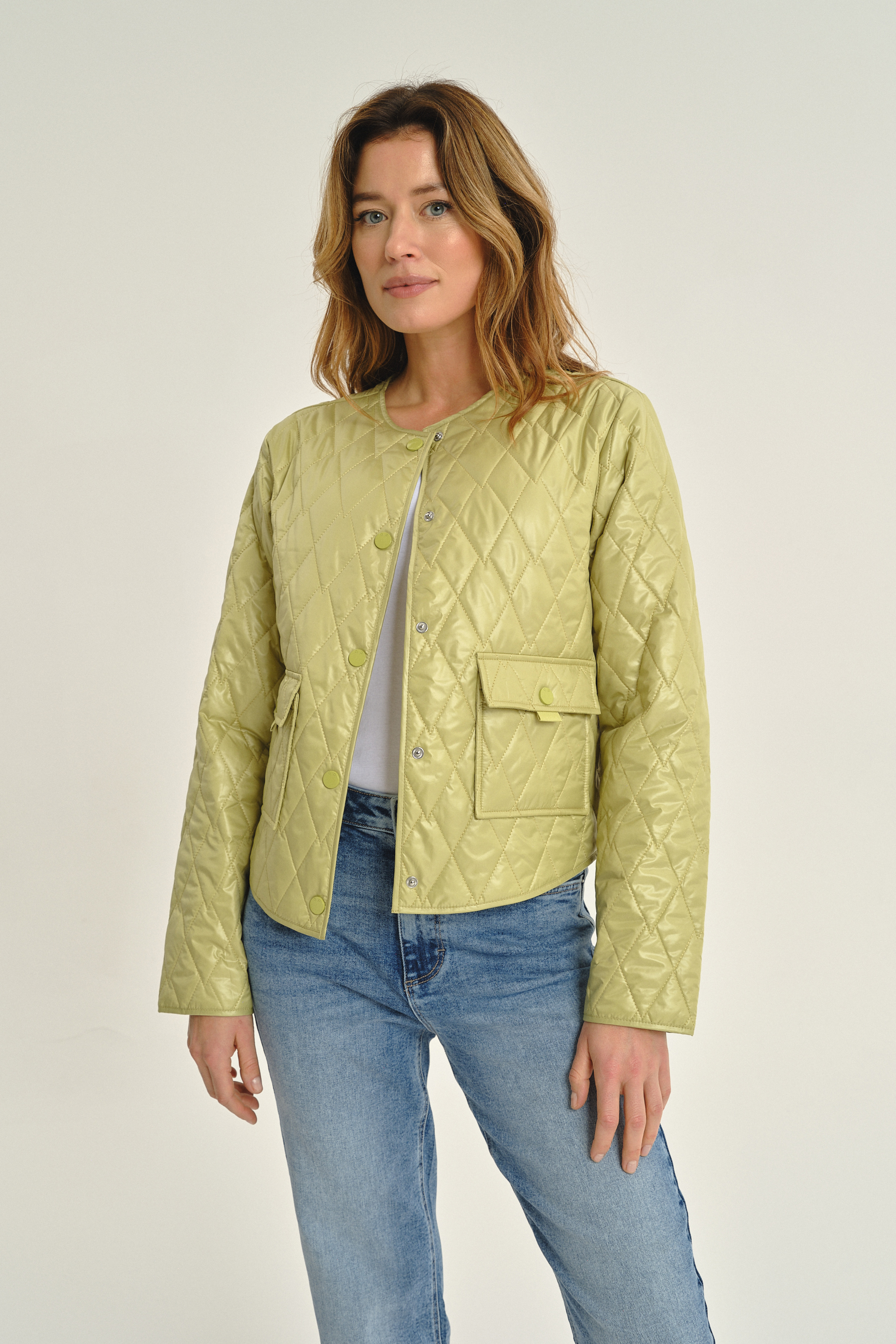 Zielona kurtka z subtelnym pikowaniem