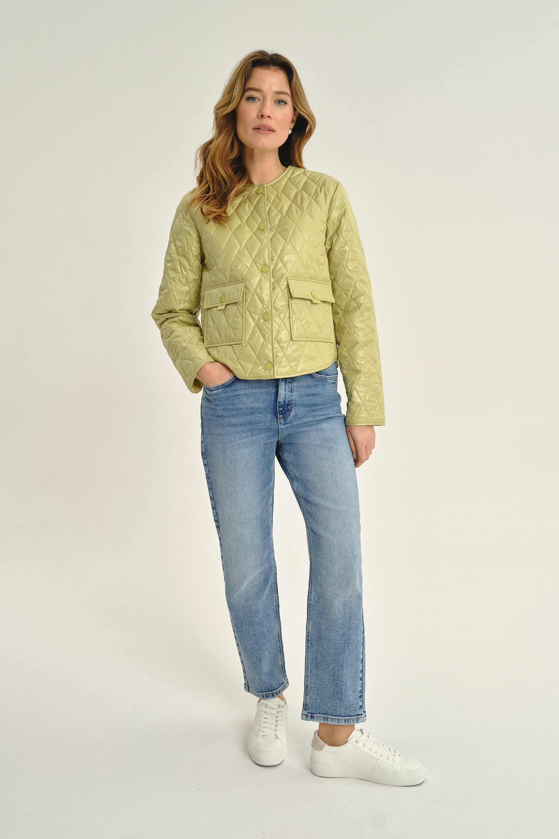 Zielona kurtka z subtelnym pikowaniem