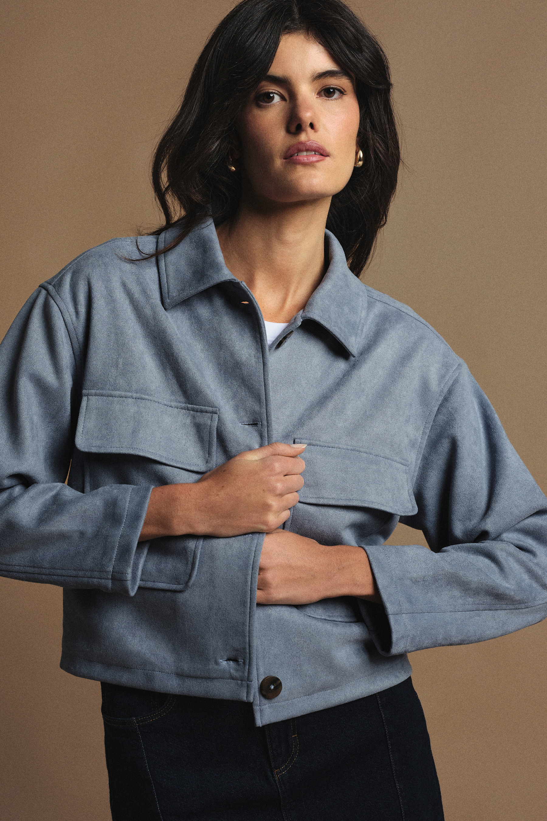 Krótka niebieska kurtka na guziki