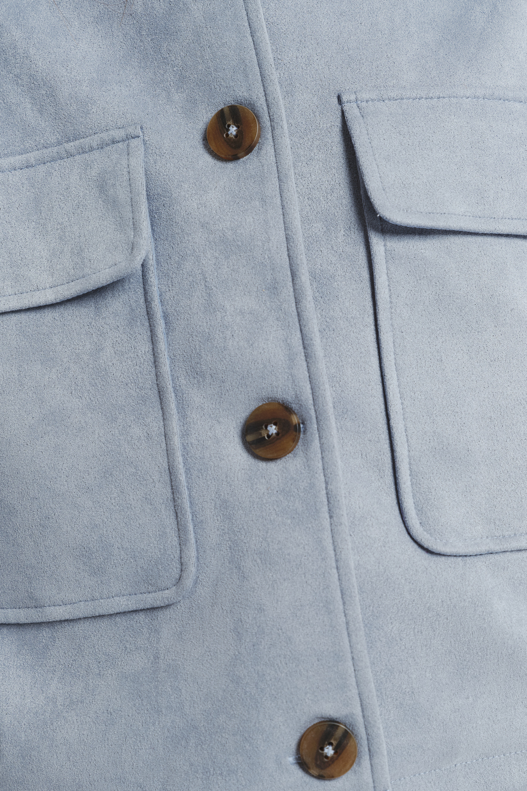 Krótka niebieska kurtka na guziki