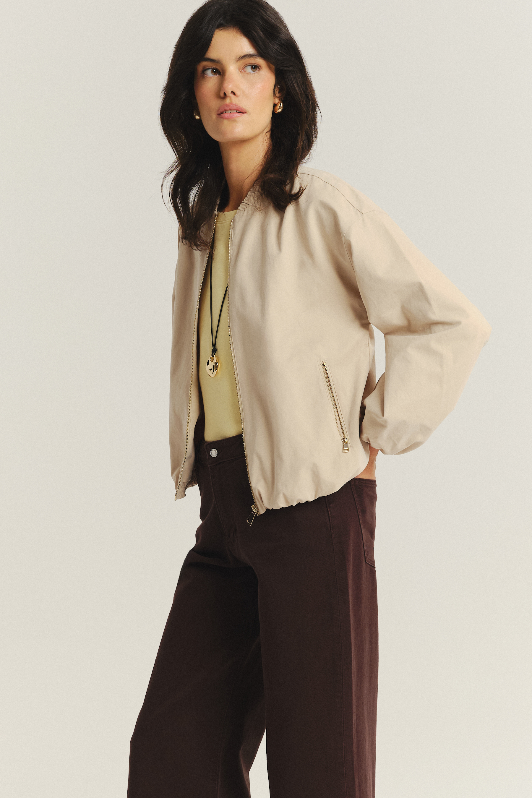 Lekka kremowa kurtka typu bomber