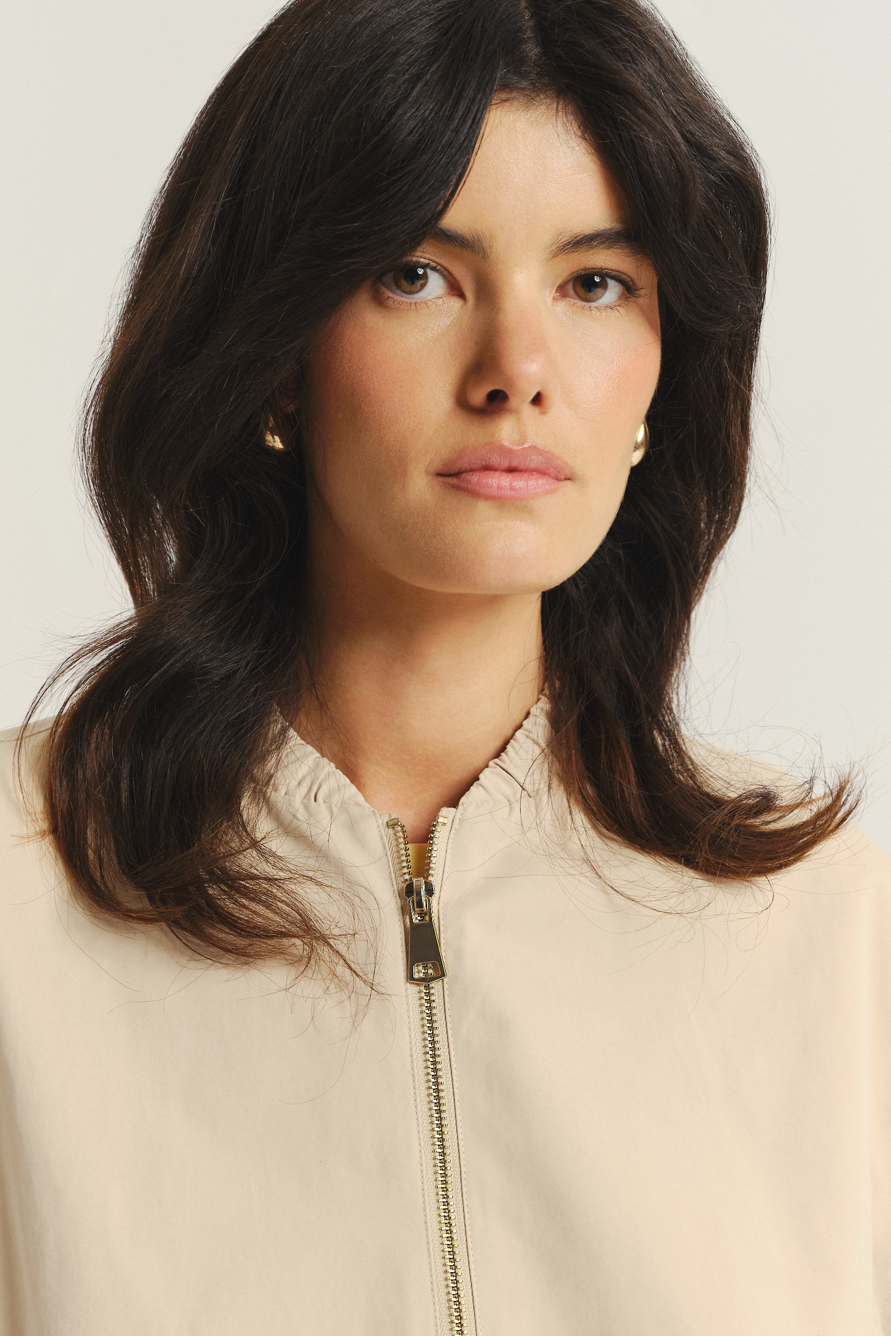 Lekka kremowa kurtka typu bomber